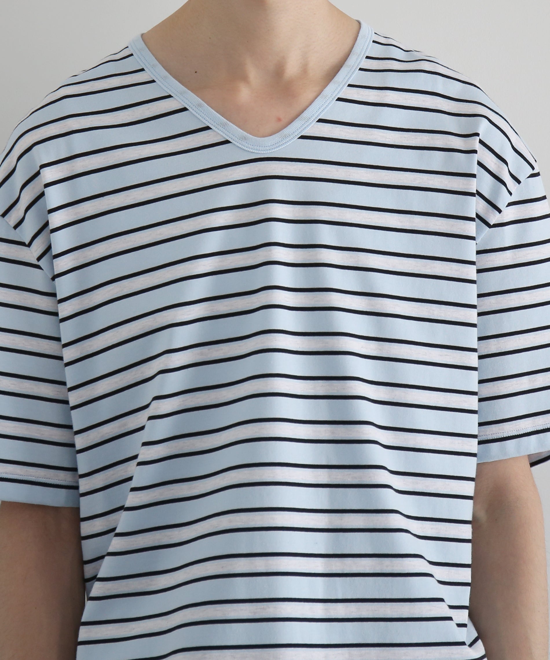 KAIKO V neck border t-shirts "SAX"