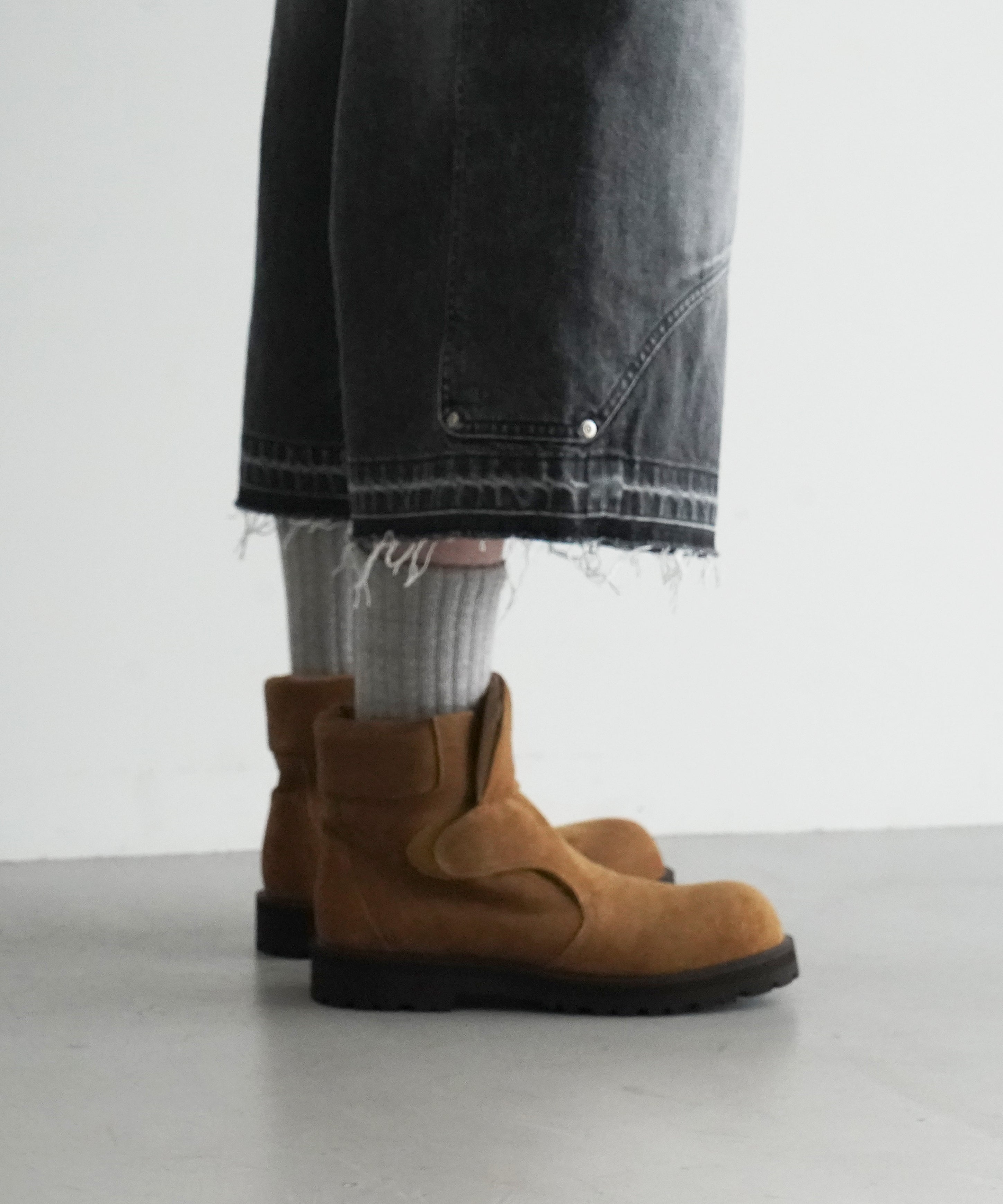 FAKE AS FLOWERS Newcommune aged baggy denim shorts "BLACK"