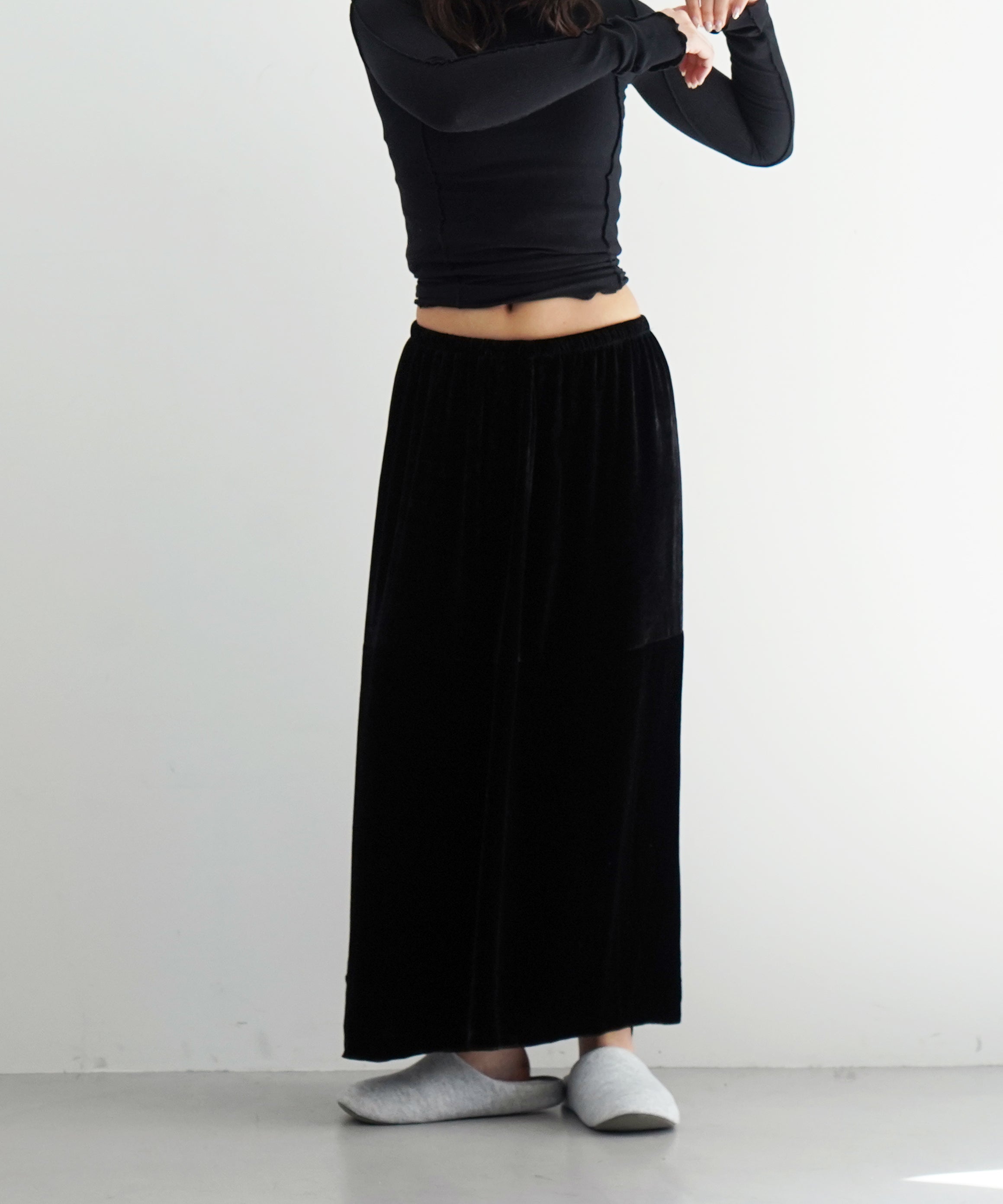 Baserange Olin skirt "BLACK"