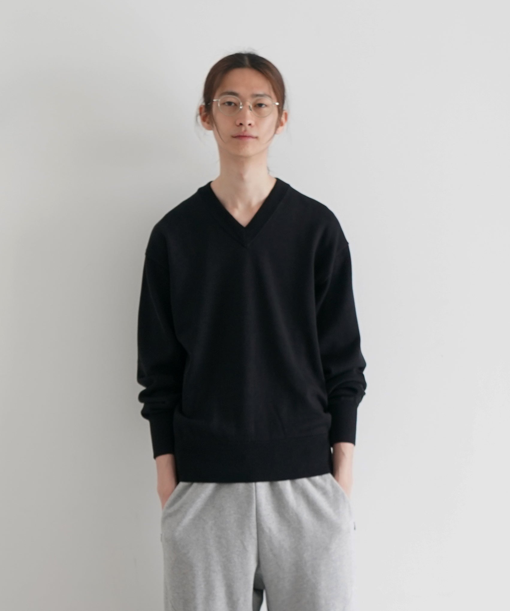 KAIKO V neck sweater "BLACK"