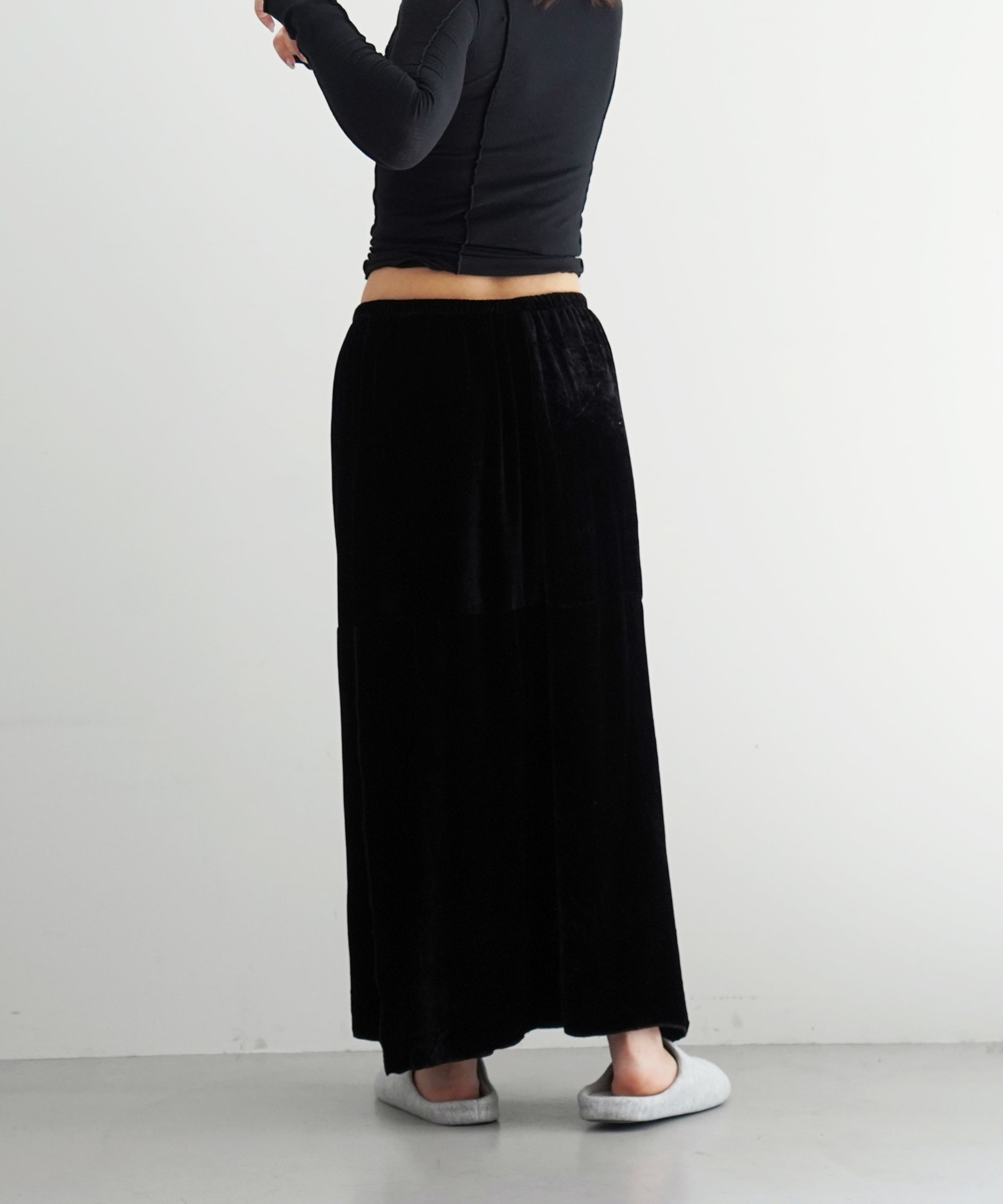 Baserange Olin skirt "BLACK"