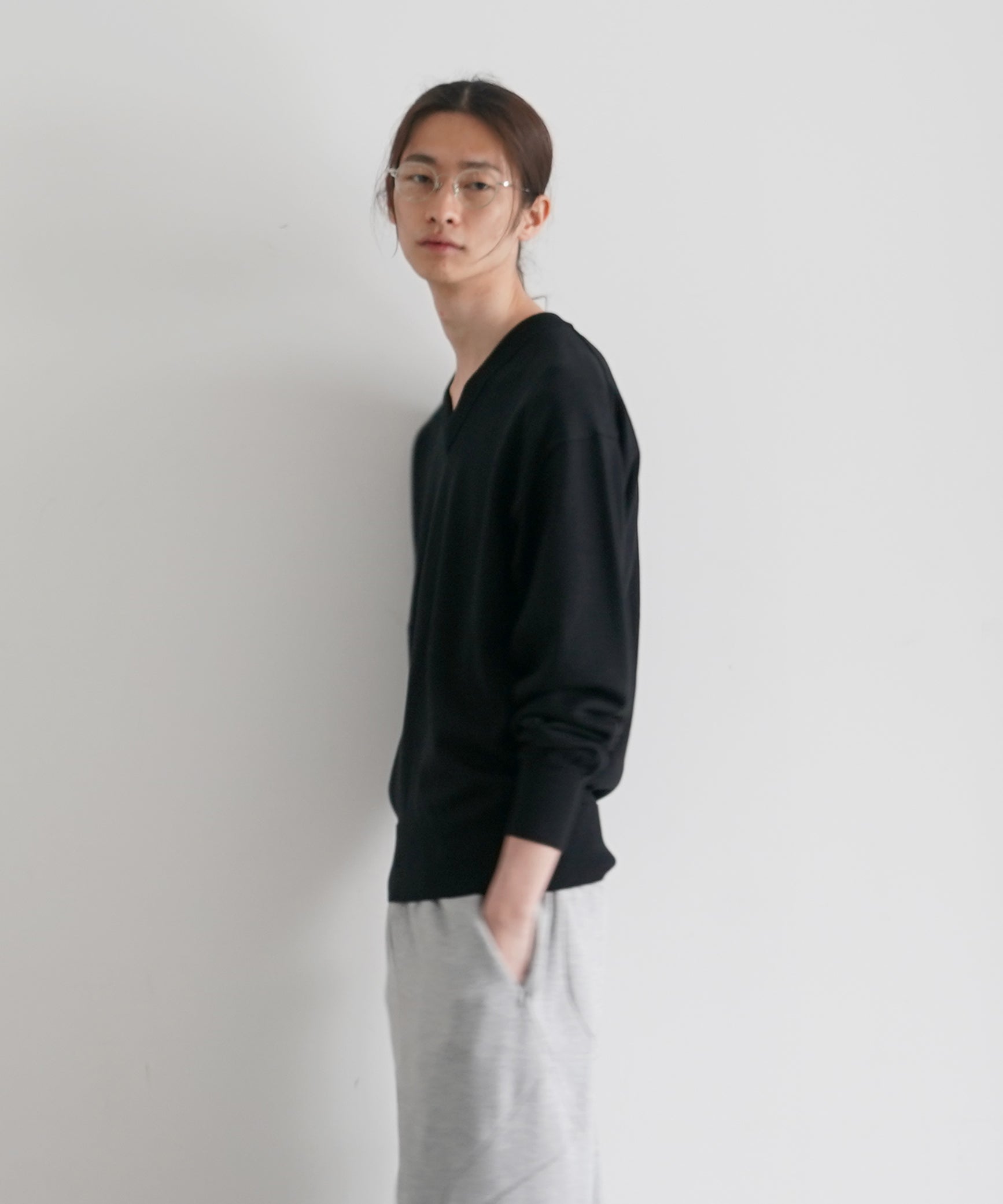 KAIKO V neck sweater "BLACK"