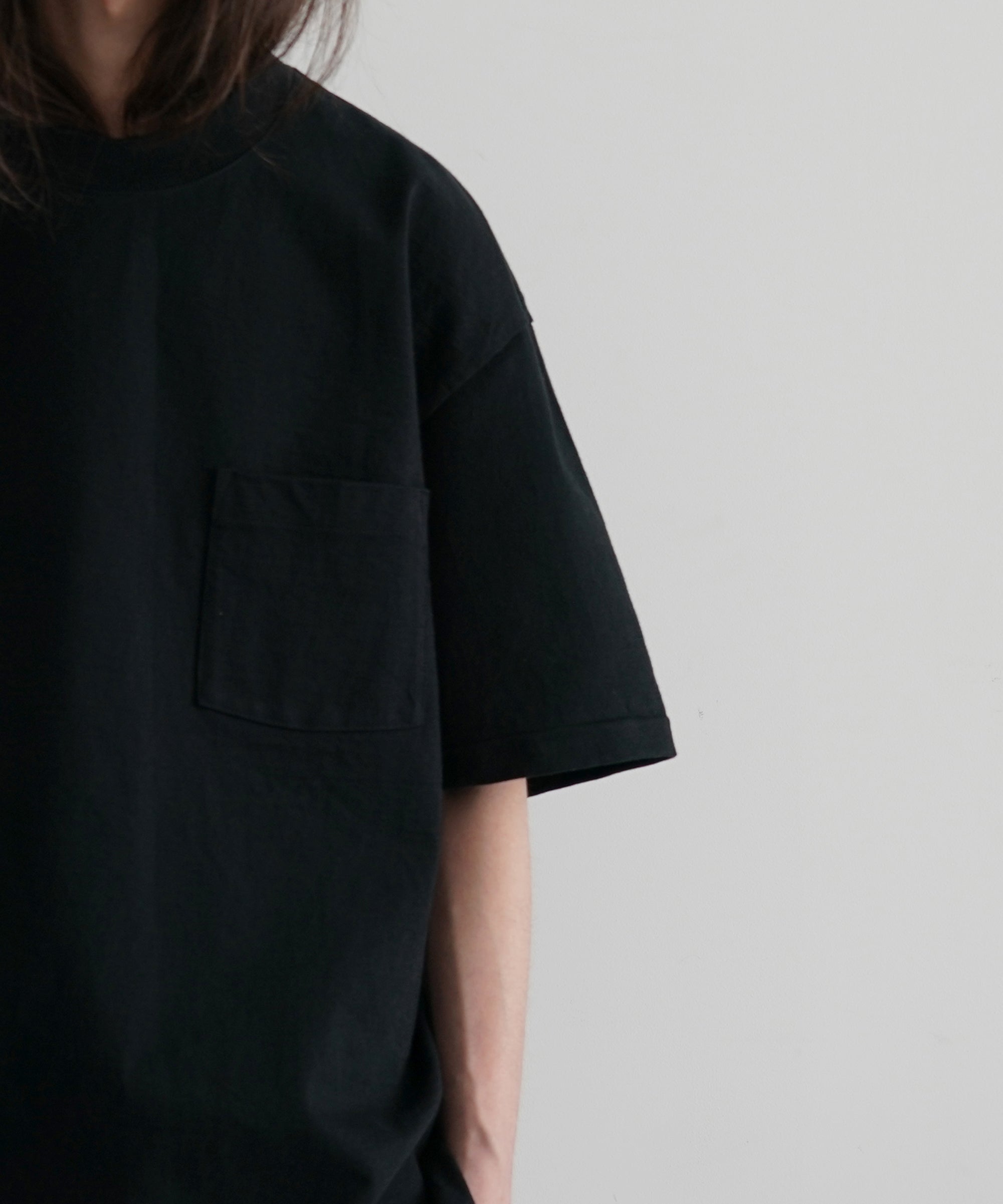 AURALEE Heavy weight pocket tee "BLACK"