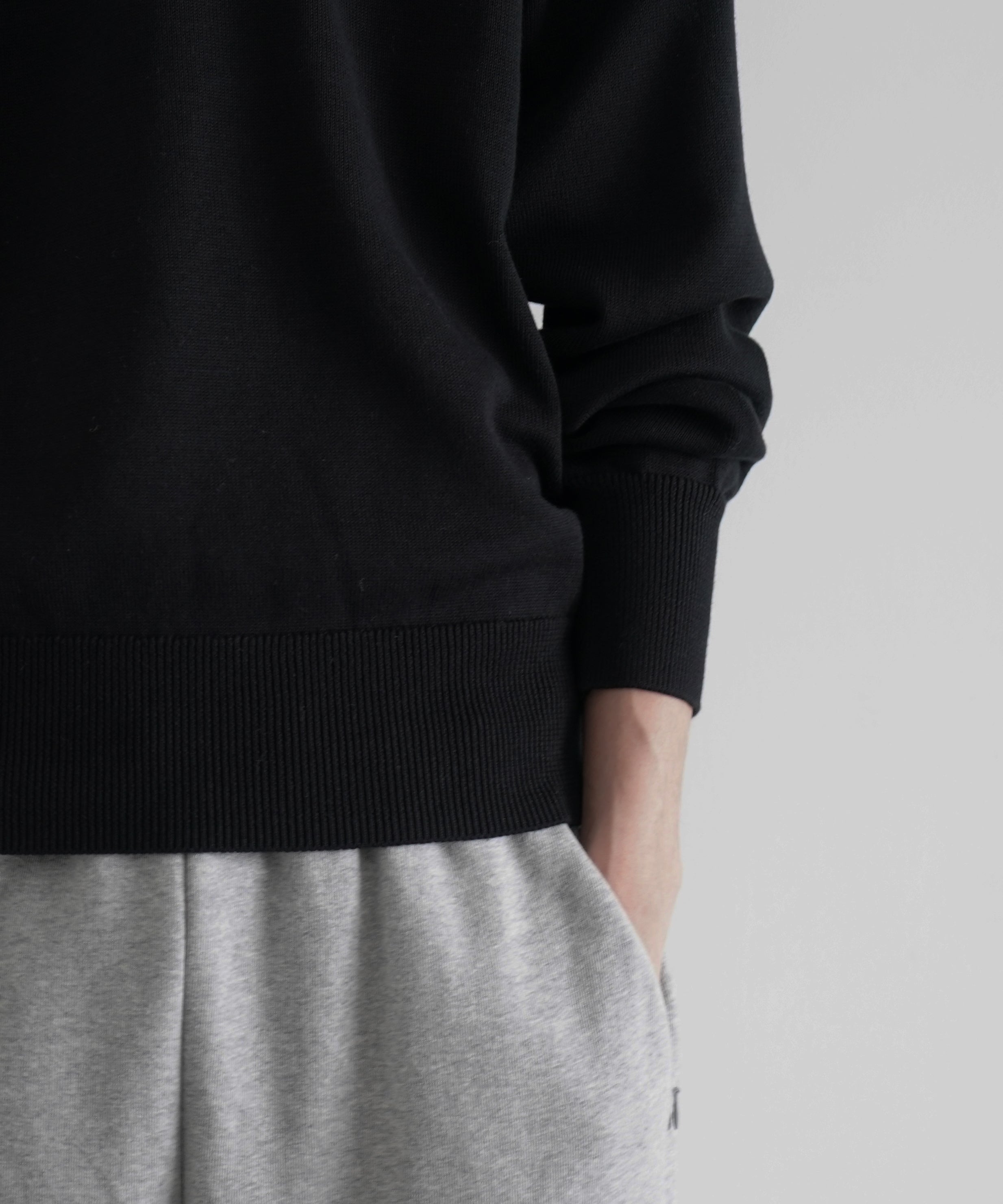 KAIKO V neck sweater "BLACK"