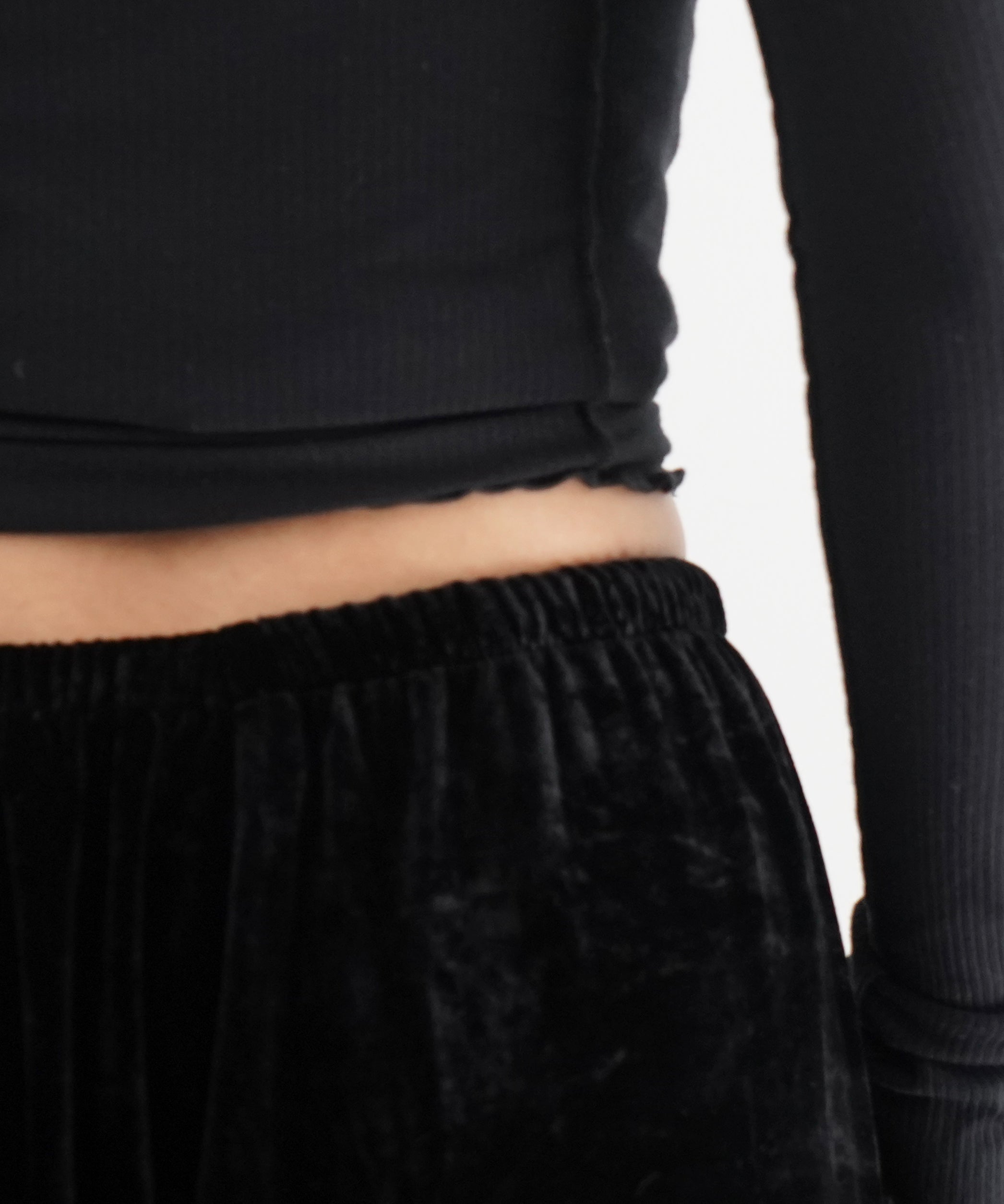 Baserange Olin skirt "BLACK"