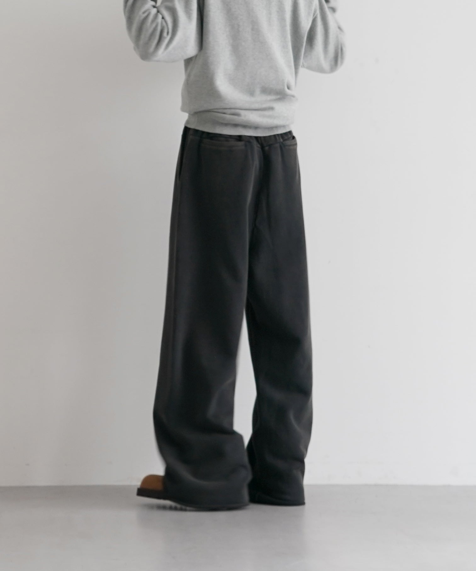 ENTIRE STUDIOS Full sweatpant "SOOT"