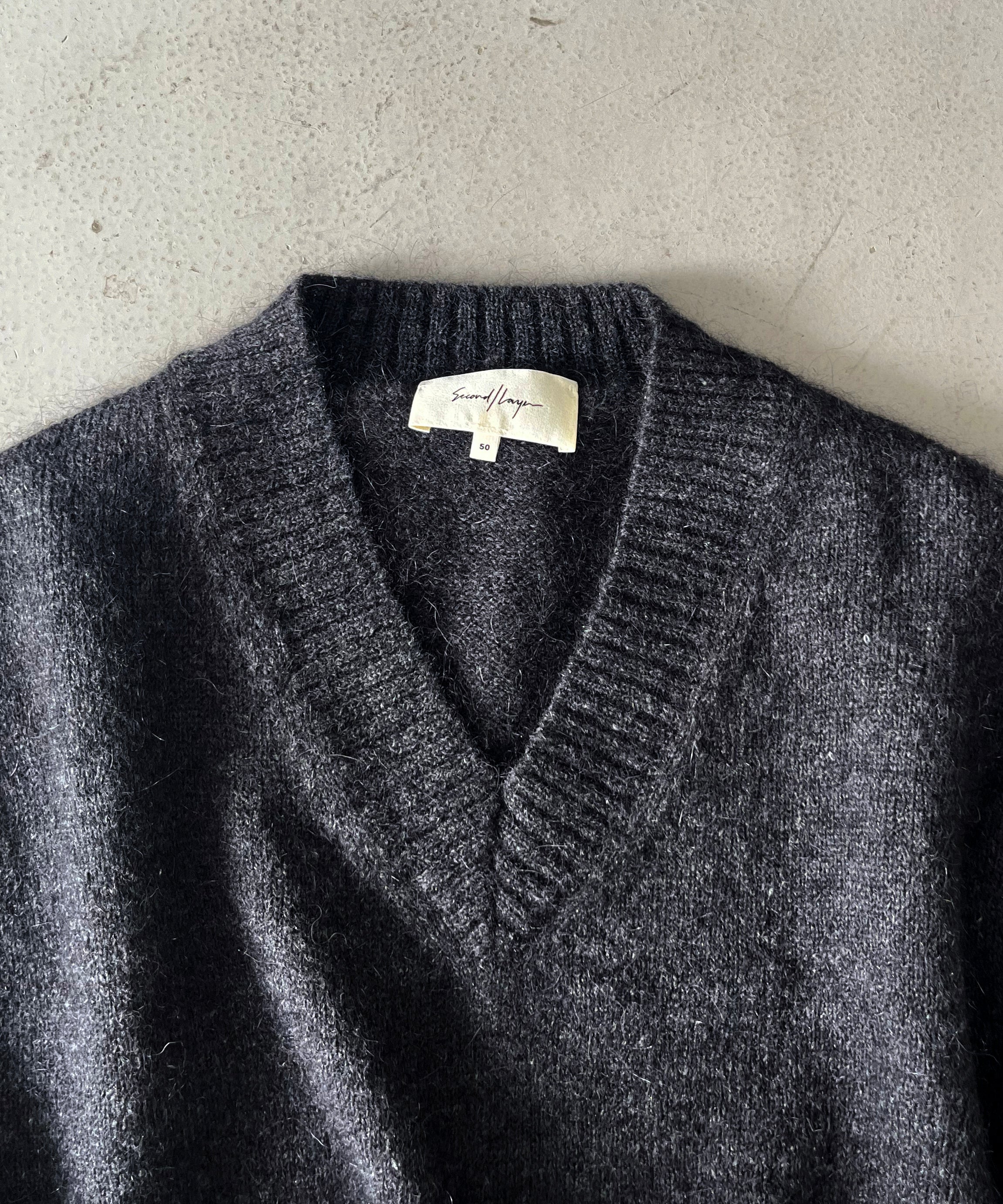 SECOND/LAYER Vexed v-neck "BLACK"