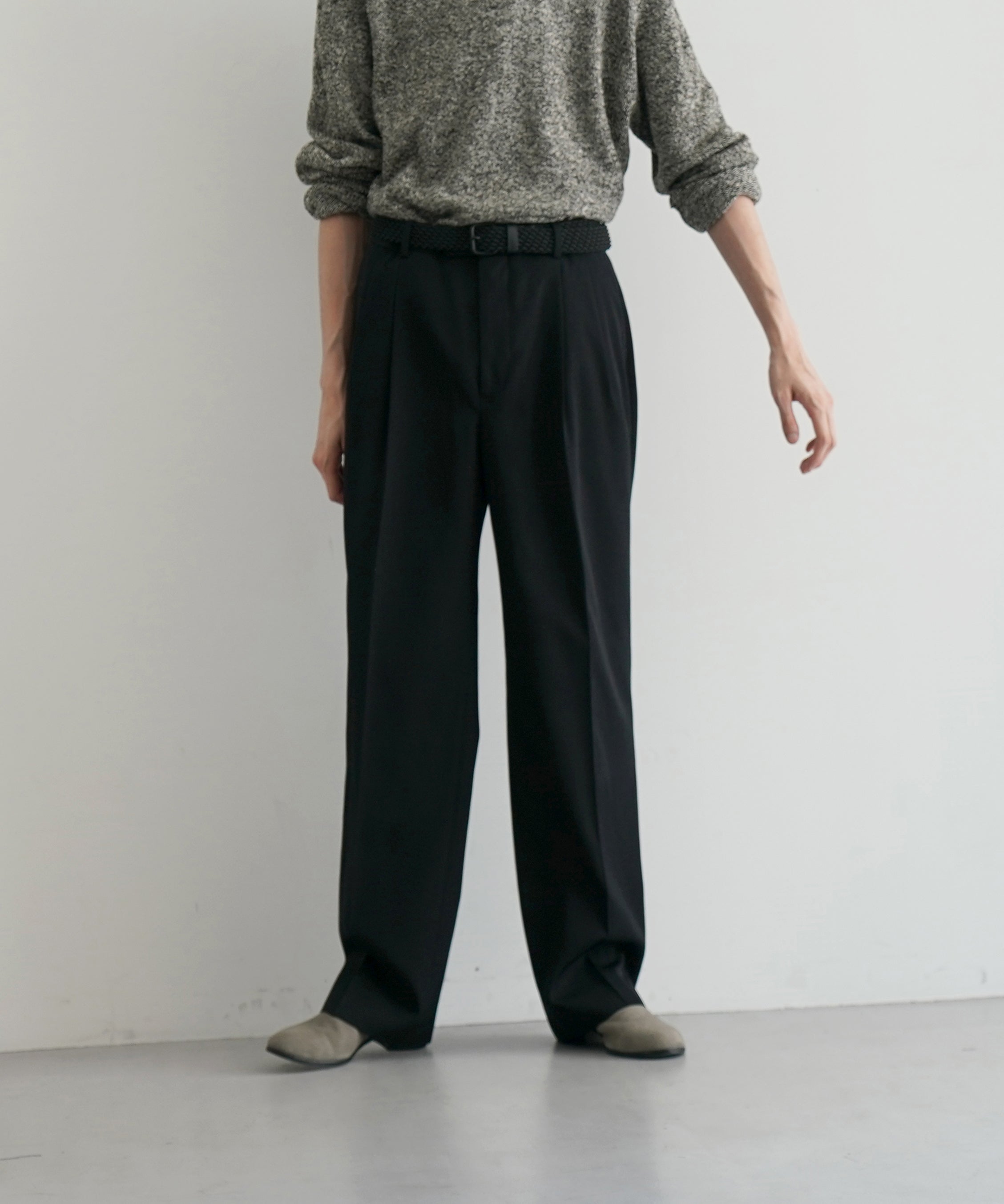AURALEE Light wool max gabardine two-tuck slacks "TOP BLACK"