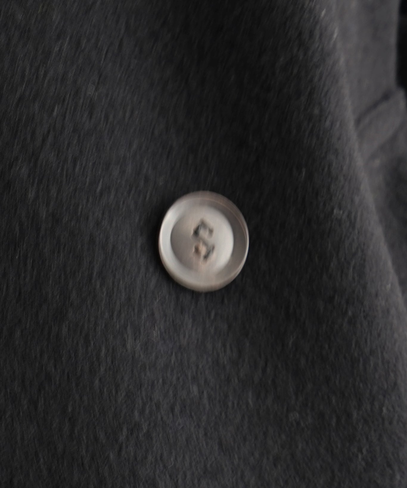 SOSHIOTUKI Draped dart wool cashmere chesterfield coat "BLACK"