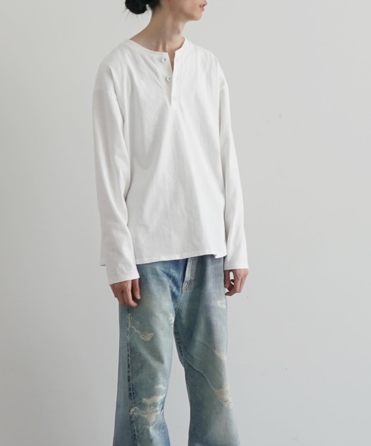 【EXCLUSIVE】VOAAOV Henley neck l/s tee "WHITE"