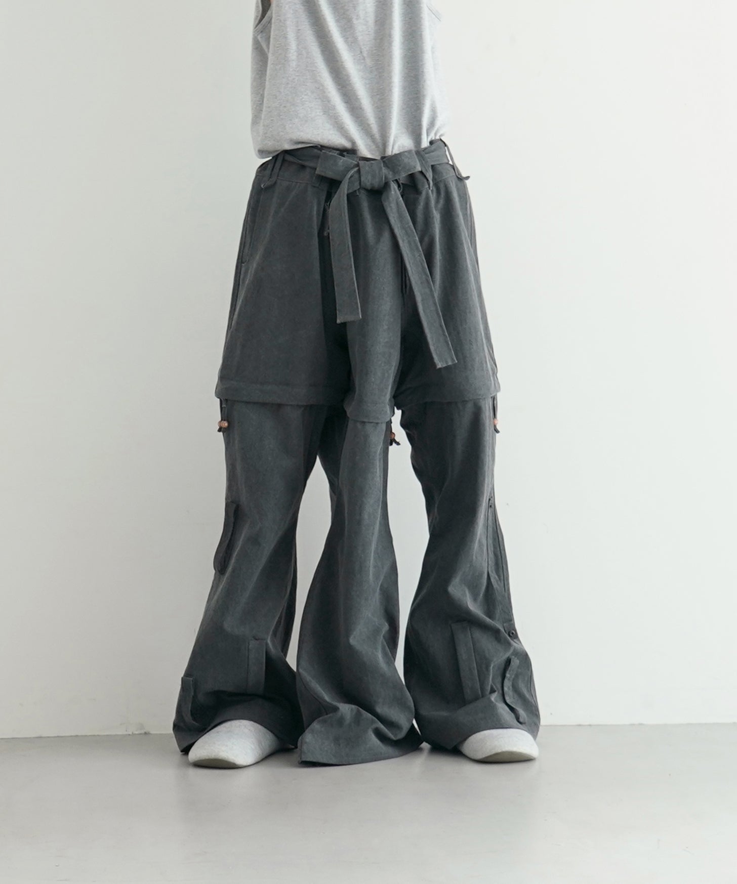 JIAN YE 八咫烏 PANTS "WASHED BLACK"