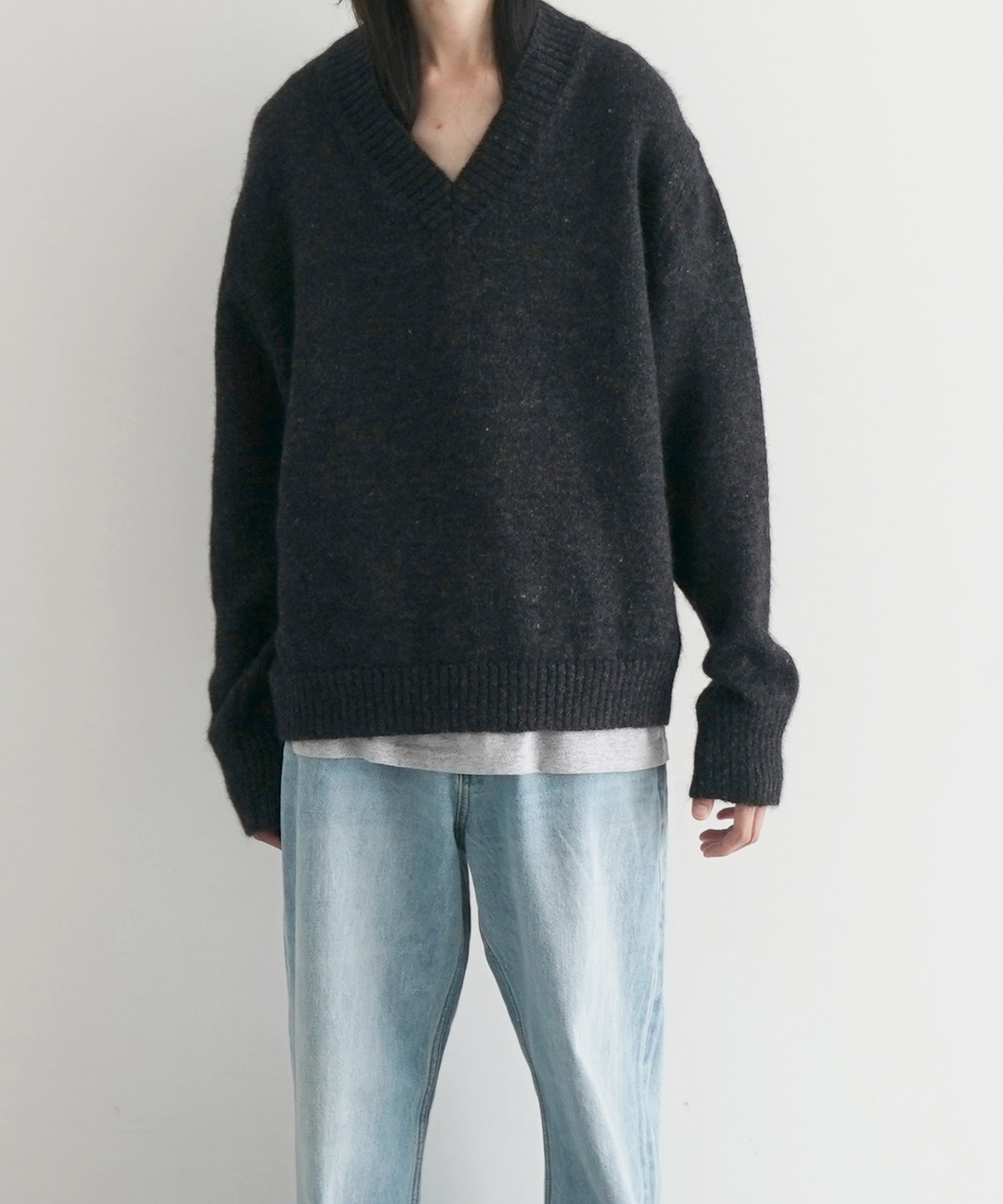 SECOND/LAYER Vexed v-neck "BLACK"