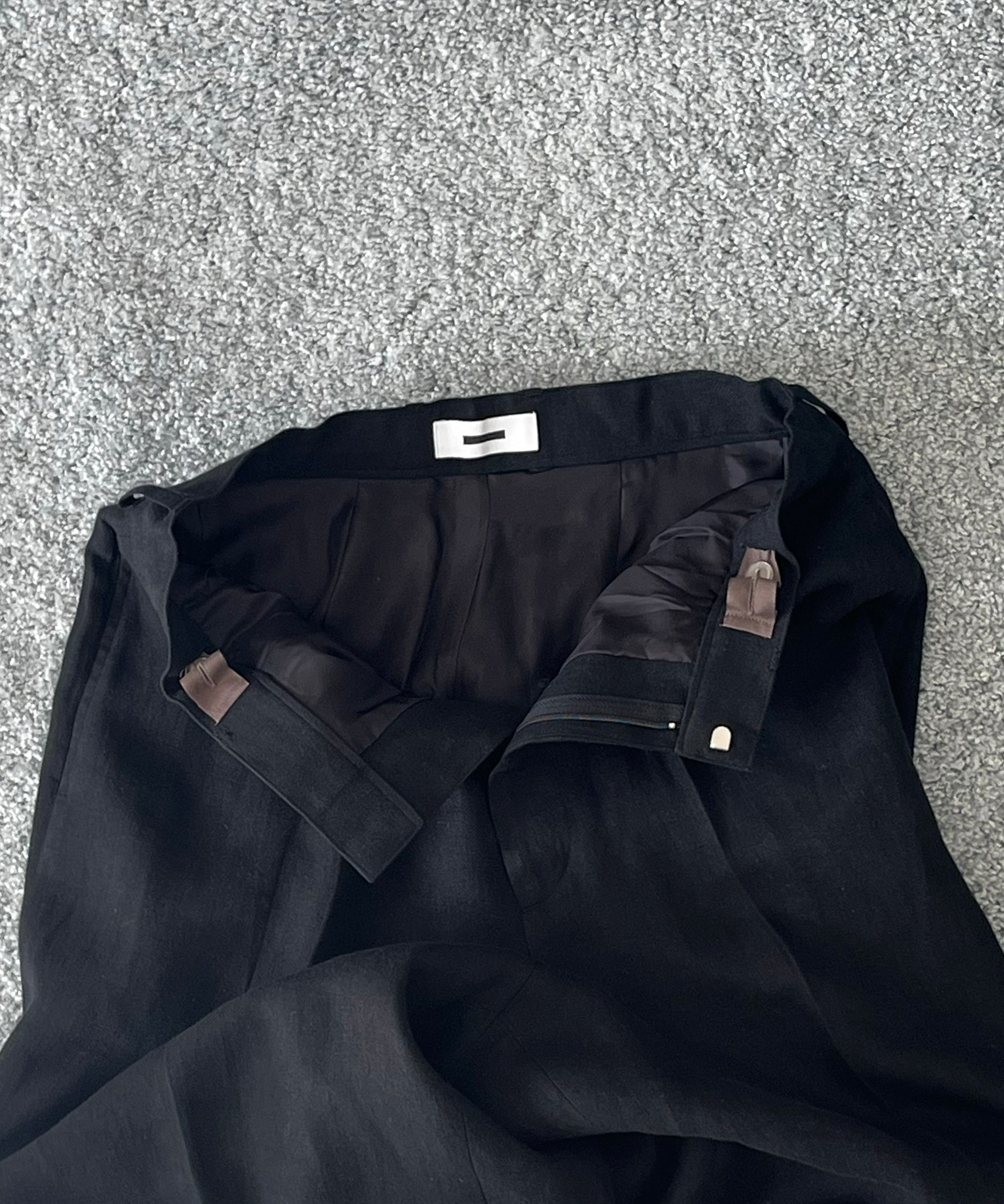 REVERBERATE Tacked trousers "BLACK"