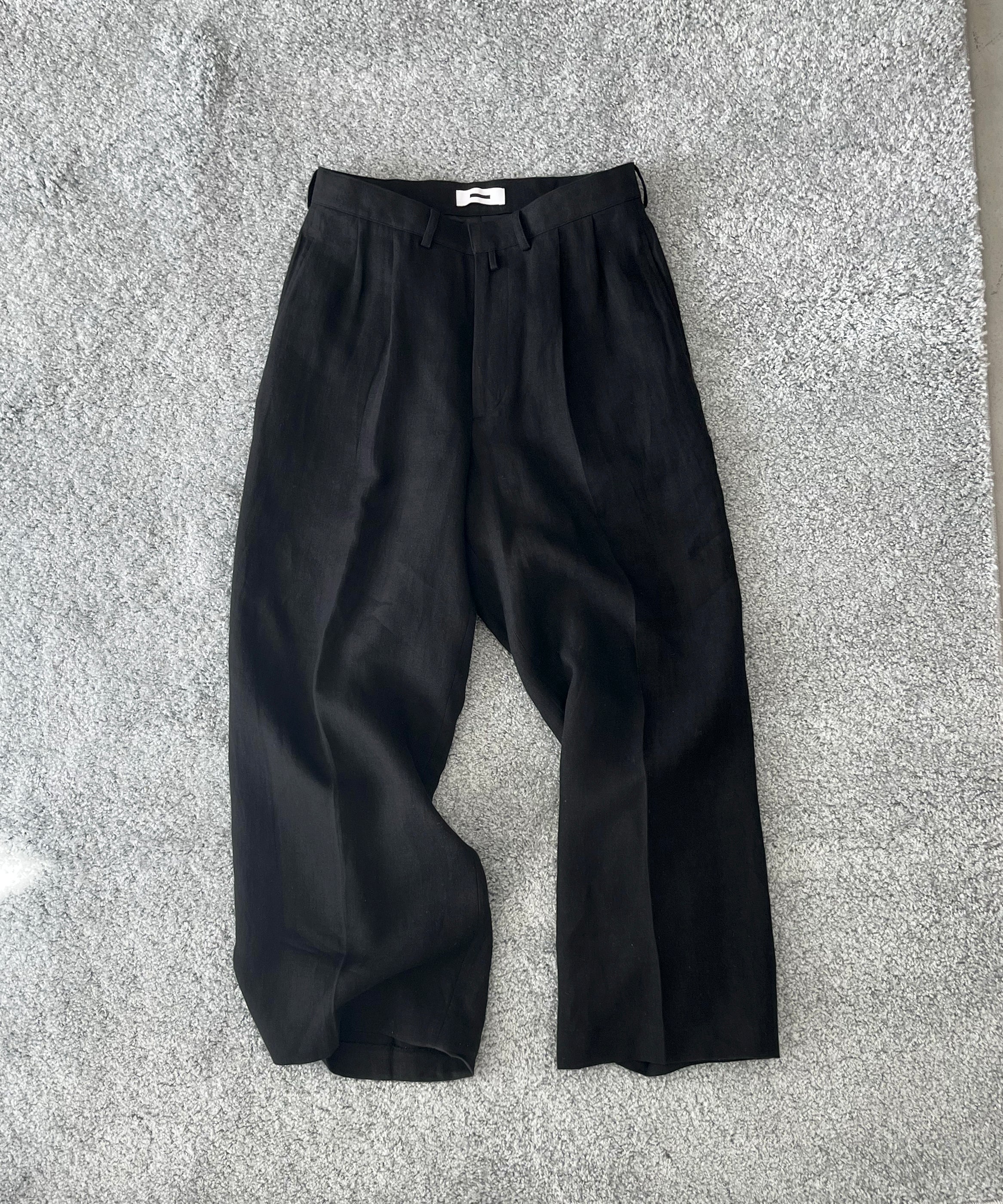 REVERBERATE Tacked trousers "BLACK"