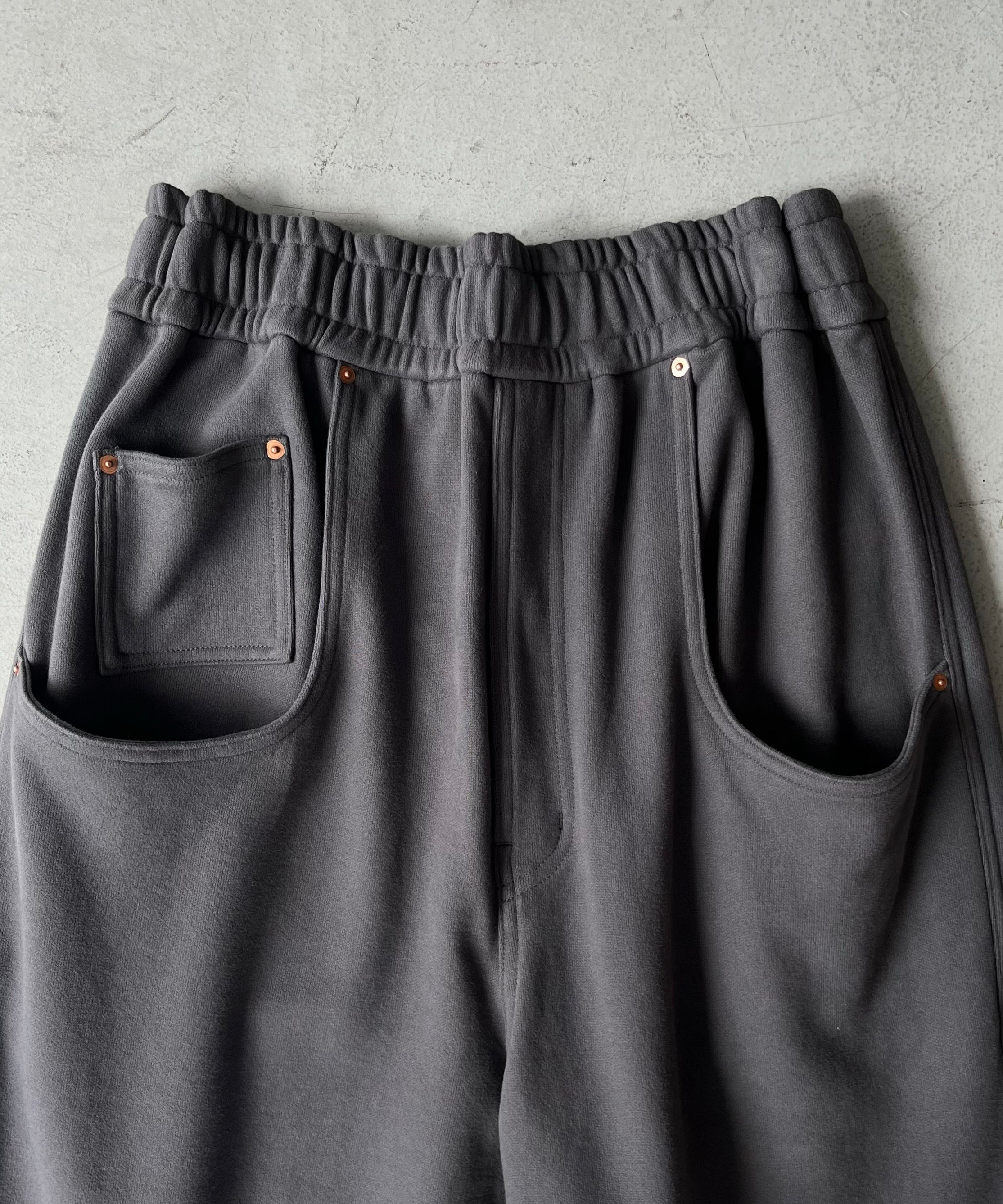 ABELIA EDOWARD GOUCHA Echo sweat pants "CHARCOAL"