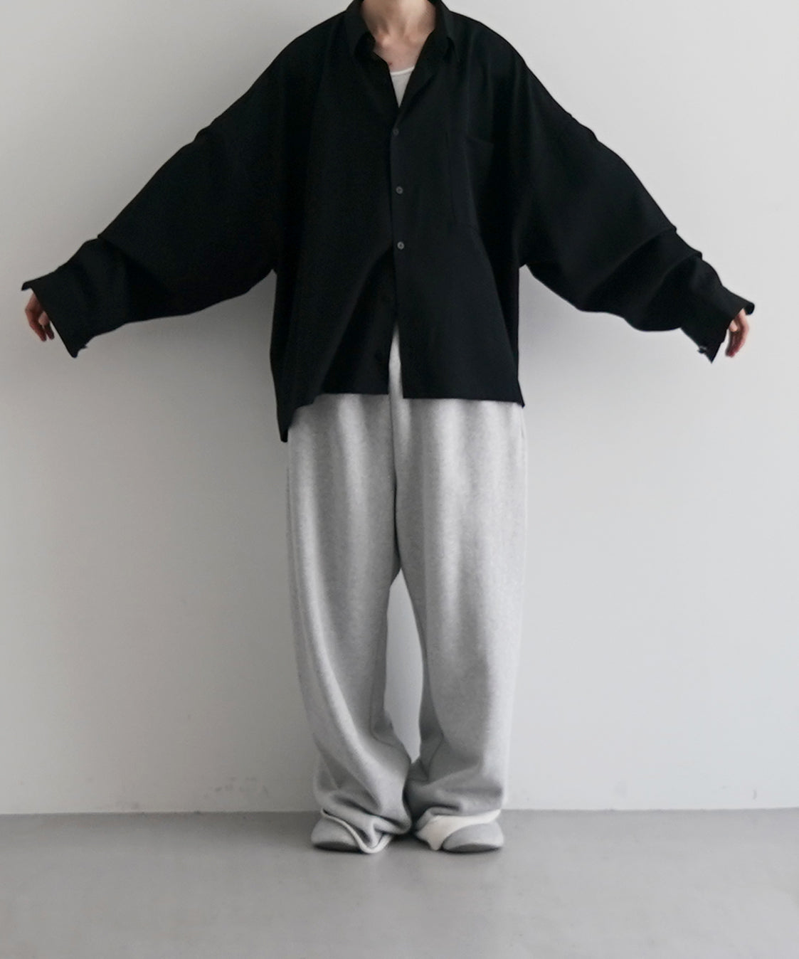 WHOWHAT 5x shirt〈short length〉"BLACK"