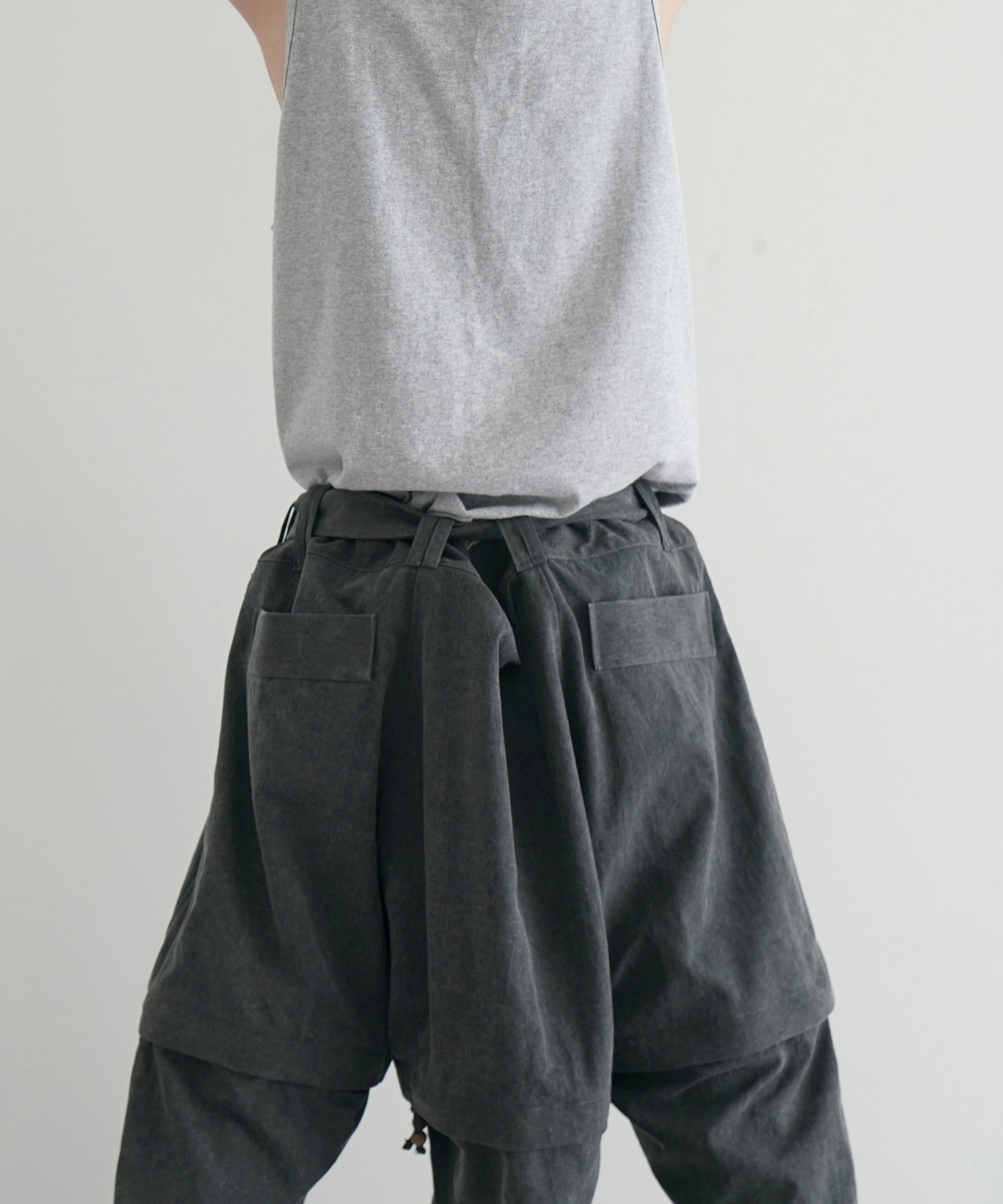 JIAN YE 八咫烏 PANTS "WASHED BLACK"