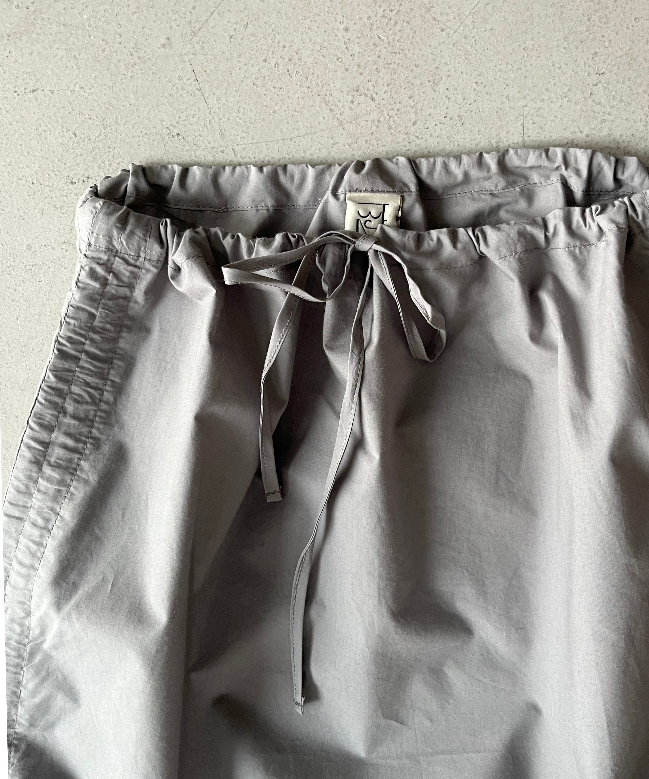 Baserange Pictorial strap skirt "ZITI GREY"