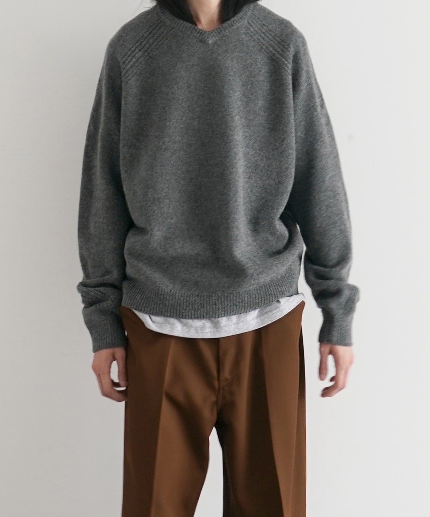 OLD FOLK HOUSE V-neck sweater "GRAY"