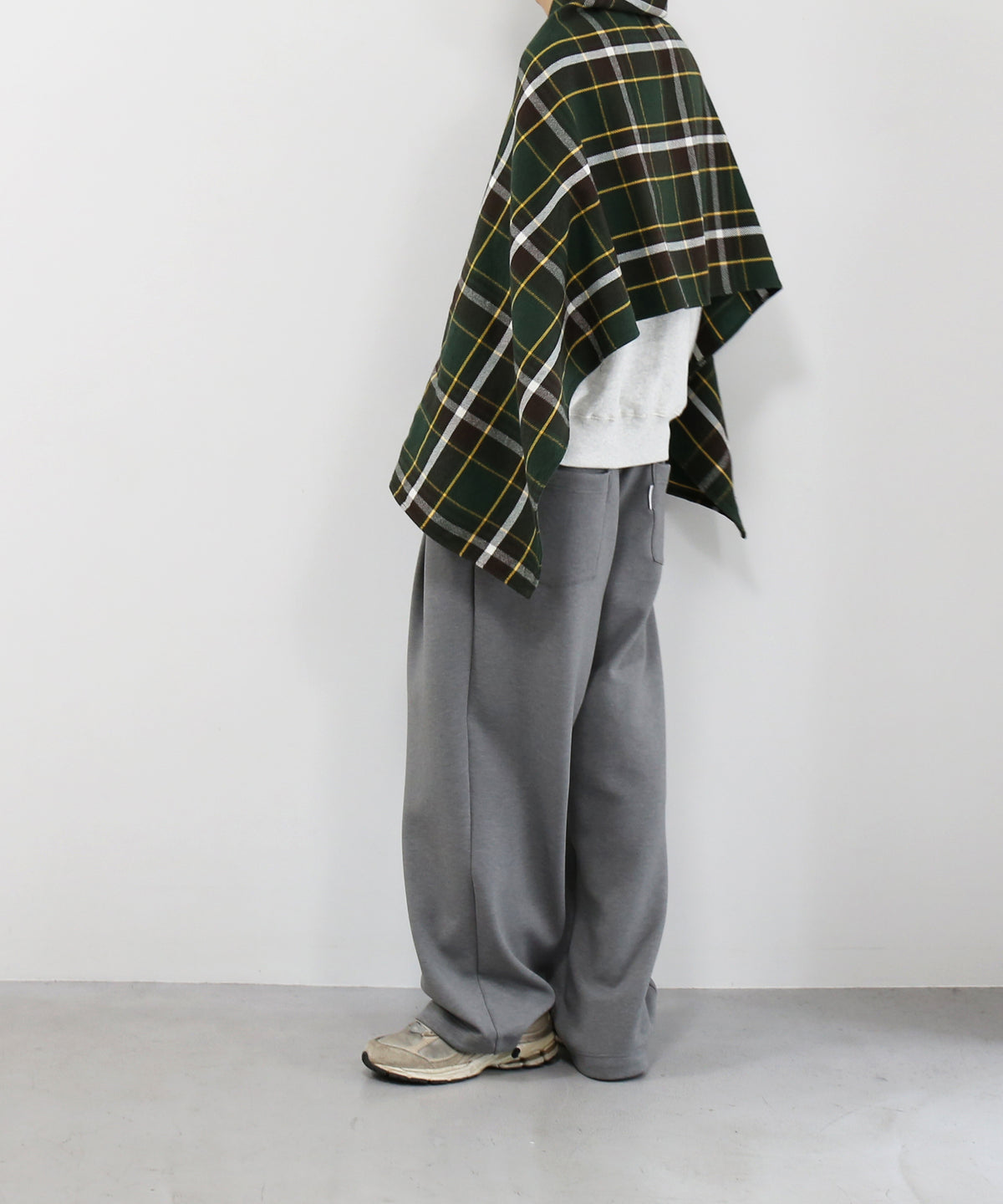 ENGINEERED GARMENTS Button shawl - ctn heavy twill plaid "OLIVE/BROWN"