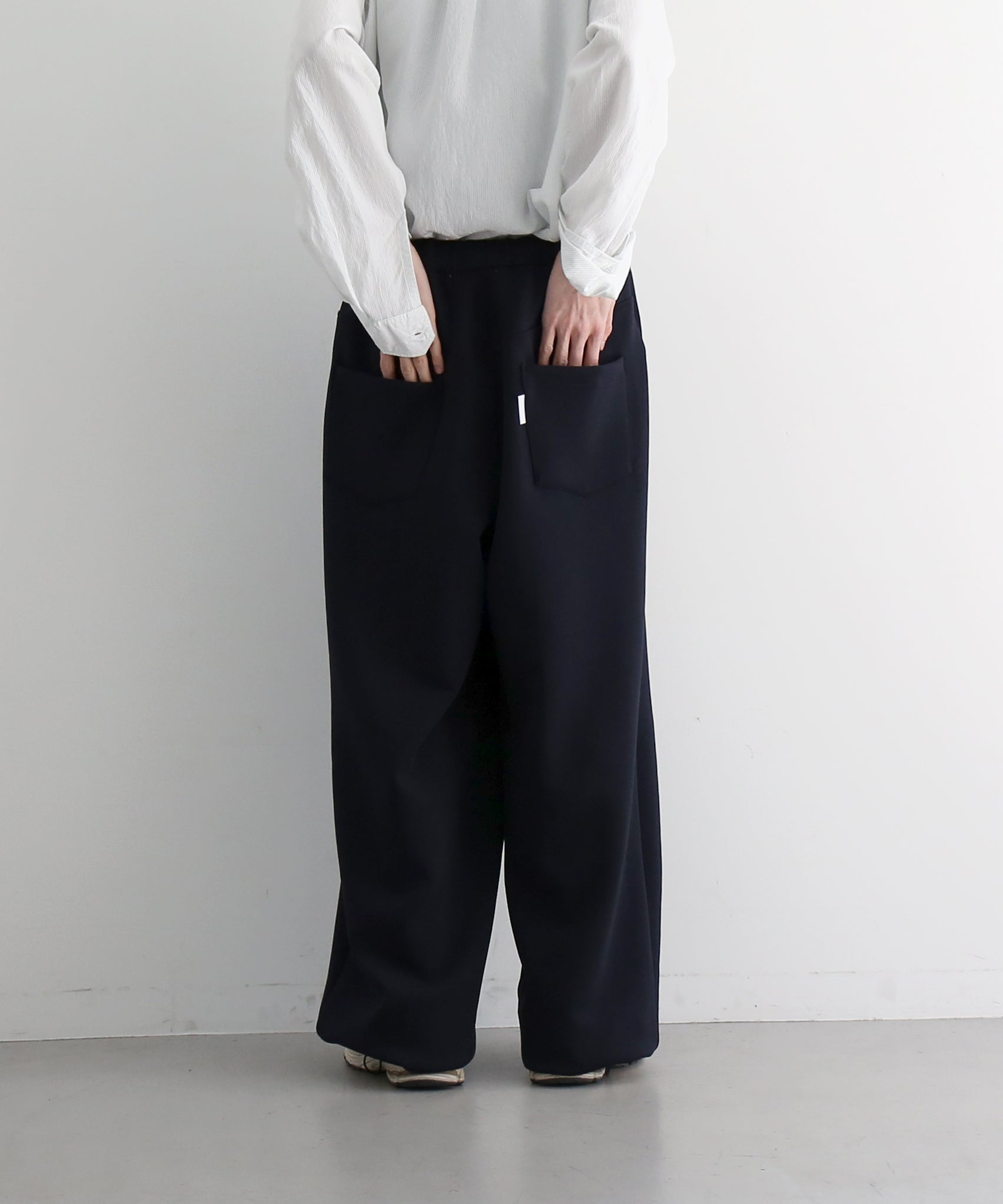 【EXCLUSIVE】NEONSIGN Wide tech slacks "SOLID NAVY"