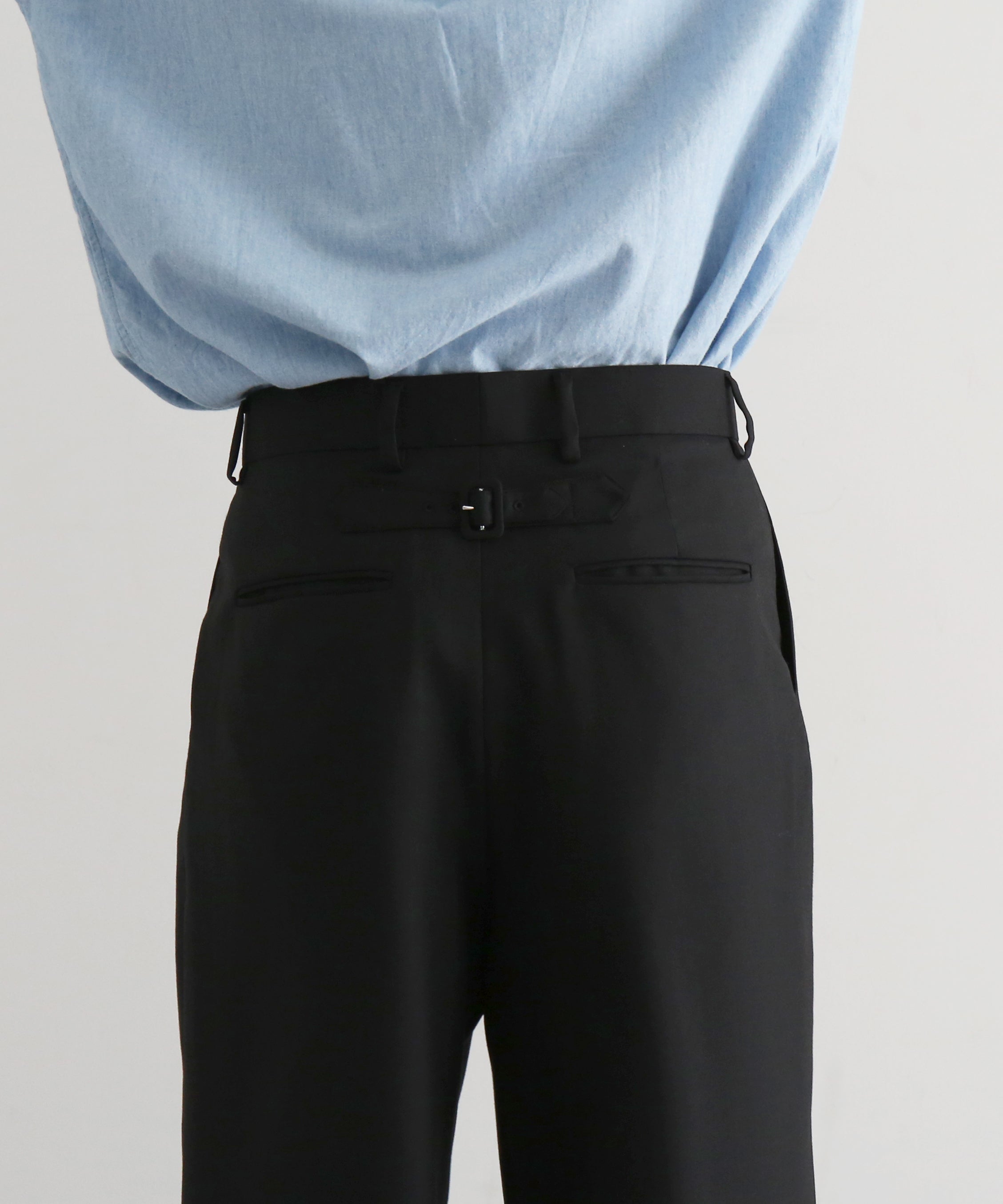 DEVINUSAGE Loose slacks "BLACK"