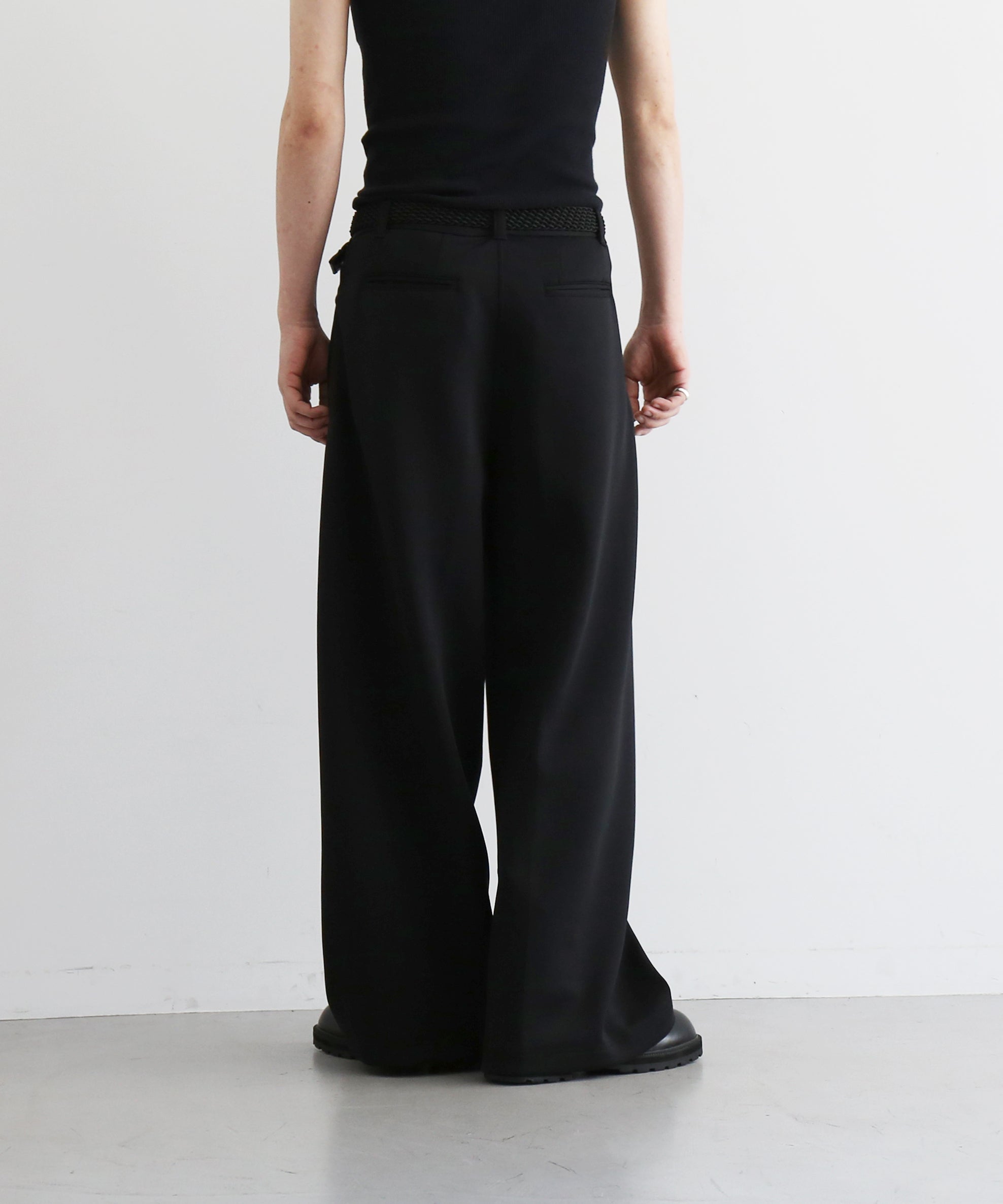 THIS No.2 "BLACK"