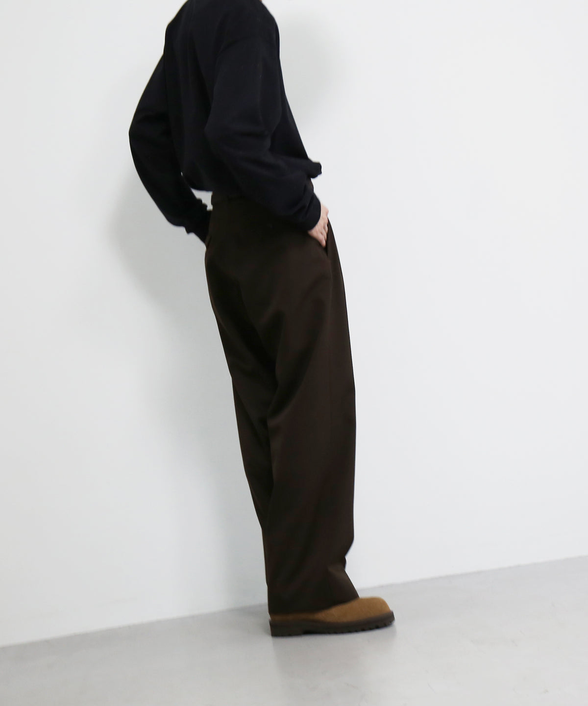 OLD FOLK HOUSE Virgin wool gabardine trousers "DARK BROWN"