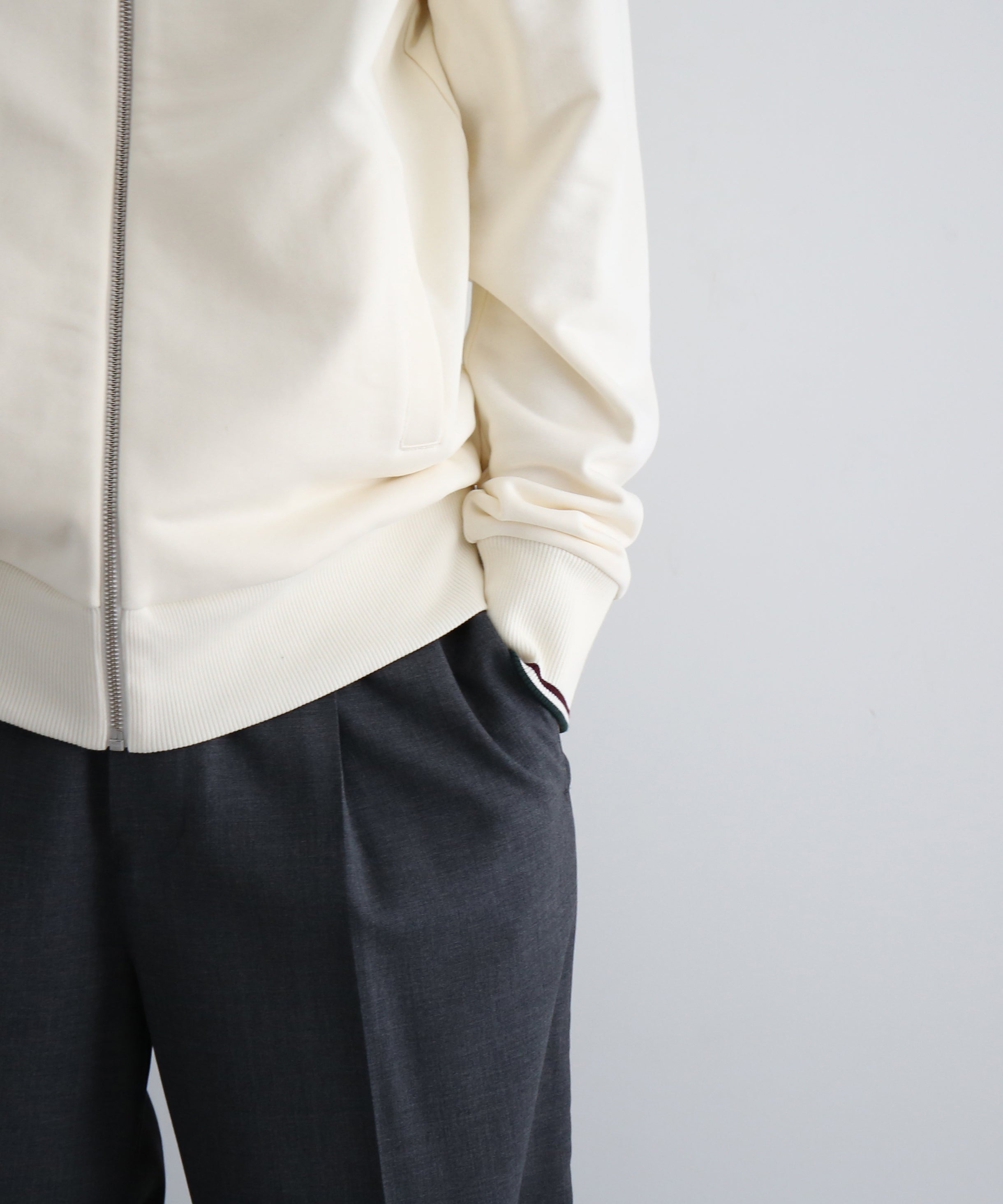 FRED PERRY Zip through sweatshirt “ECRU”