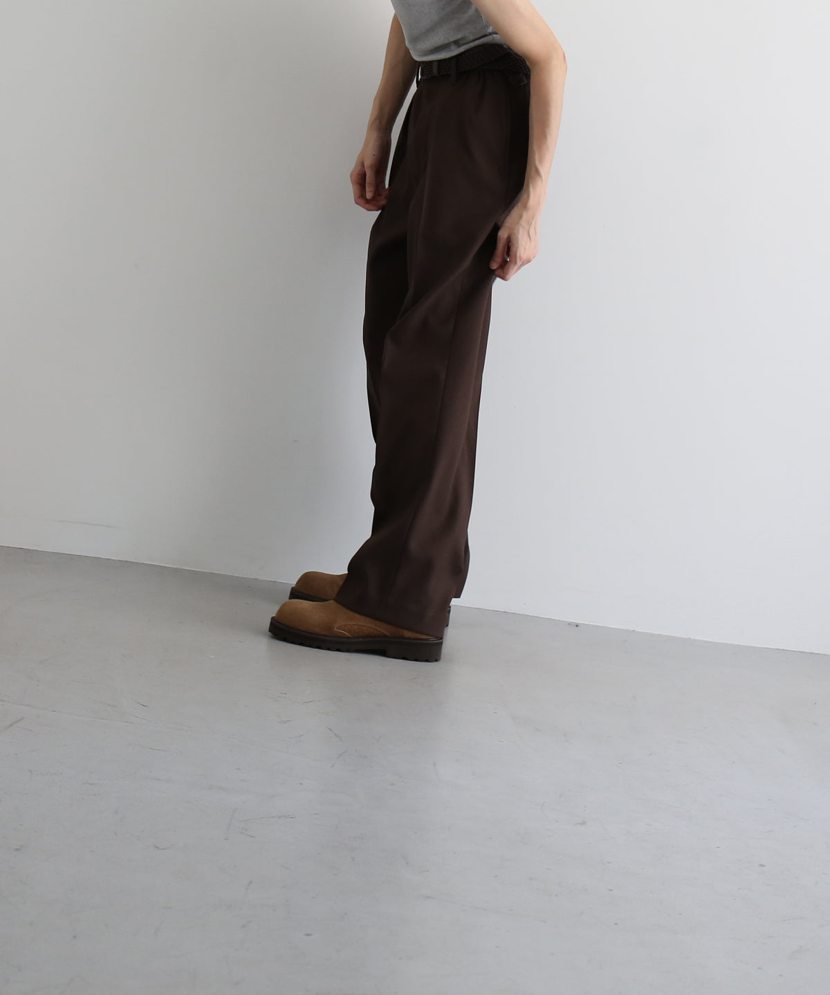 UNUSED Uw1203 straight slacks “BROWN"
