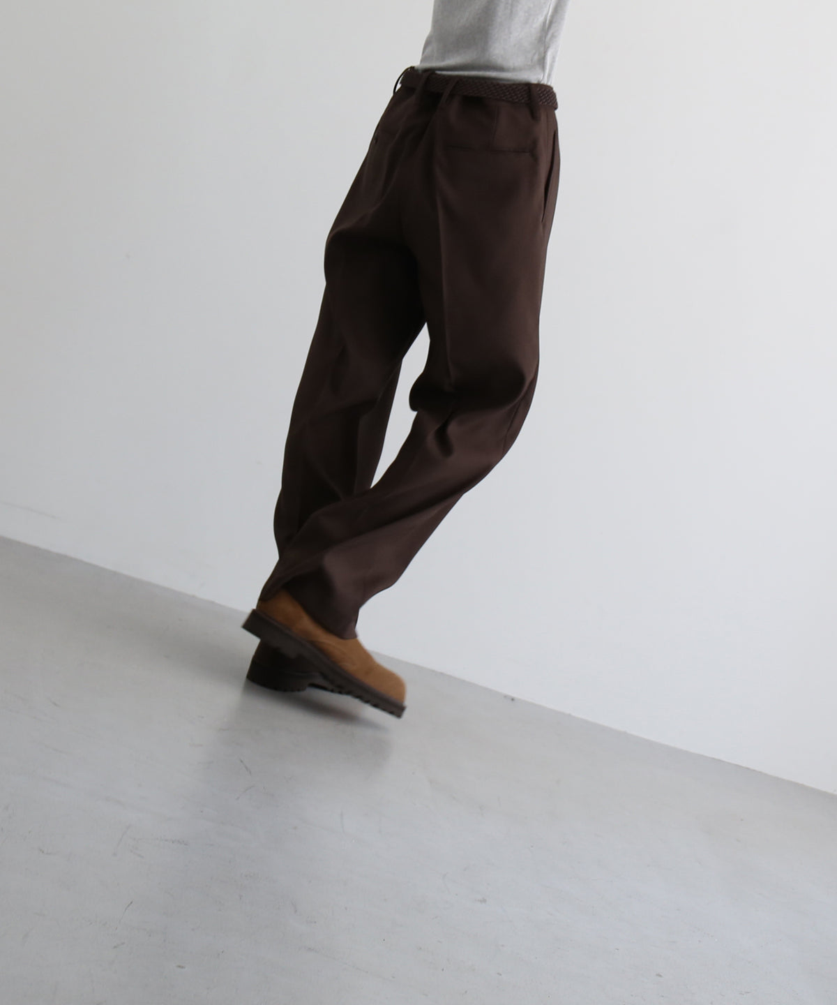 UNUSED Uw1203 straight slacks “BROWN"