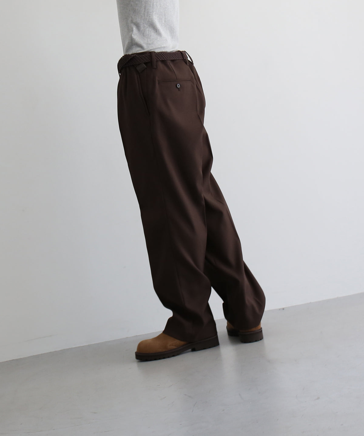 UNUSED Uw1203 straight slacks “BROWN"