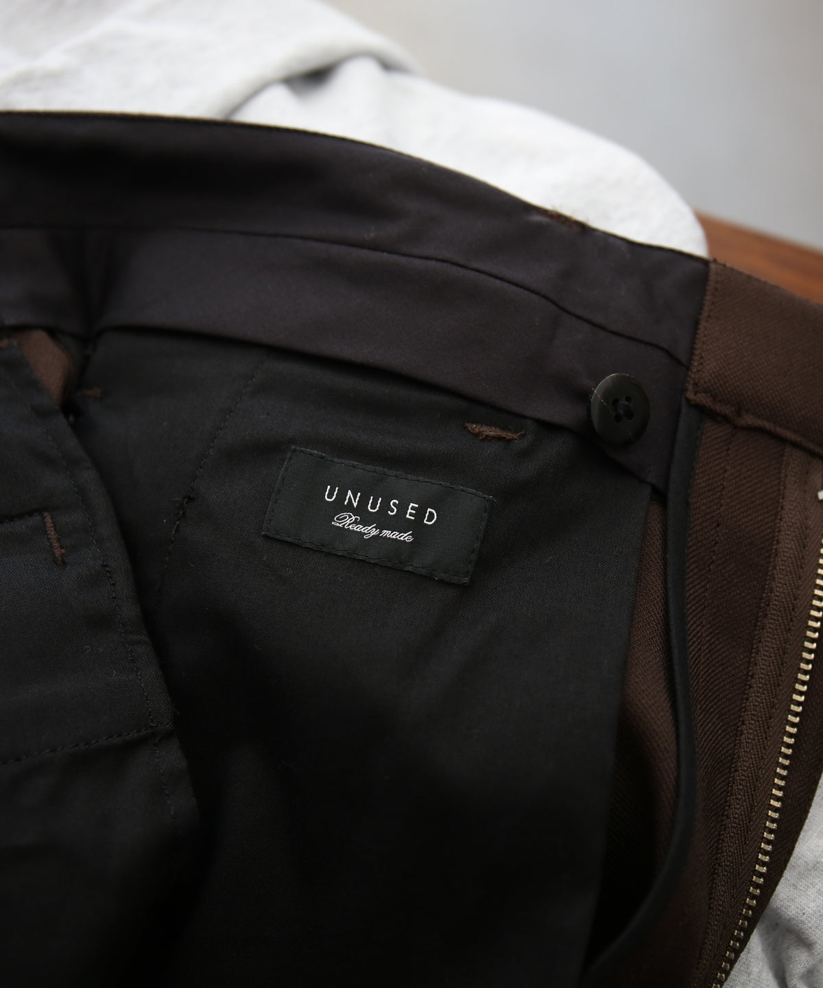 UNUSED Uw1203 straight slacks “BROWN"