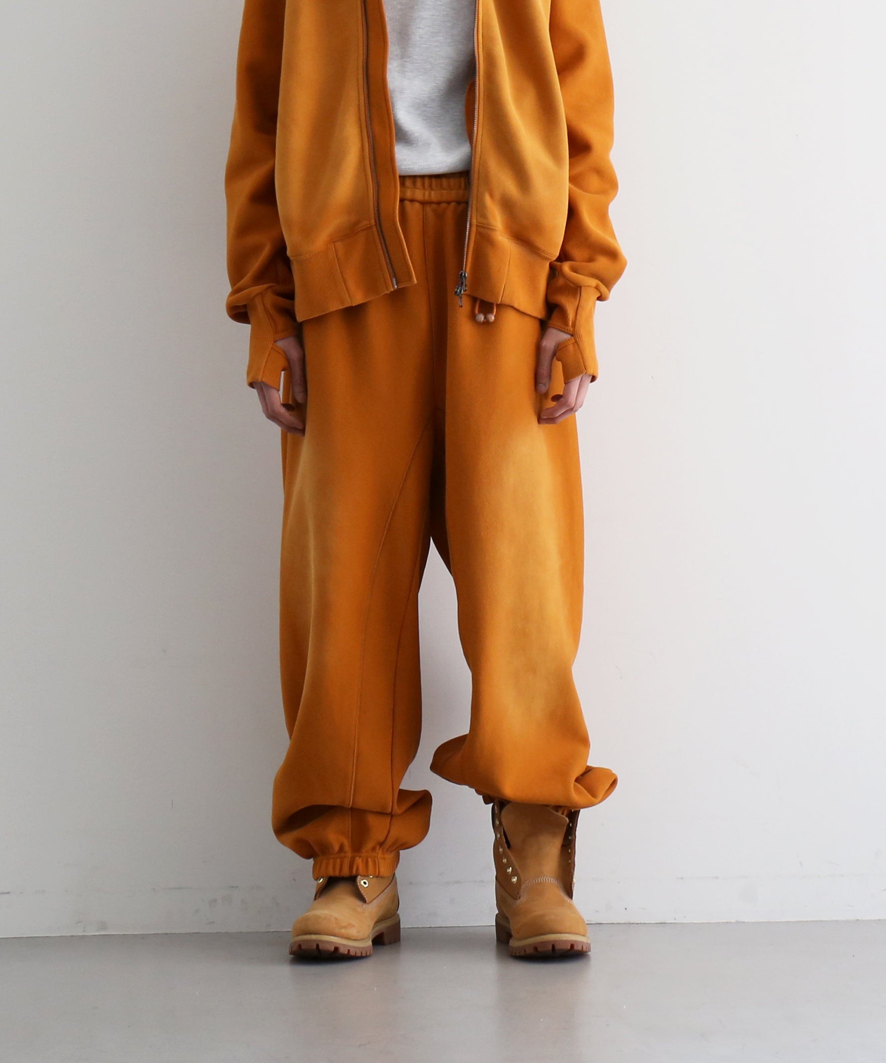 JIAN YE Guai sweat pants "BLACK"