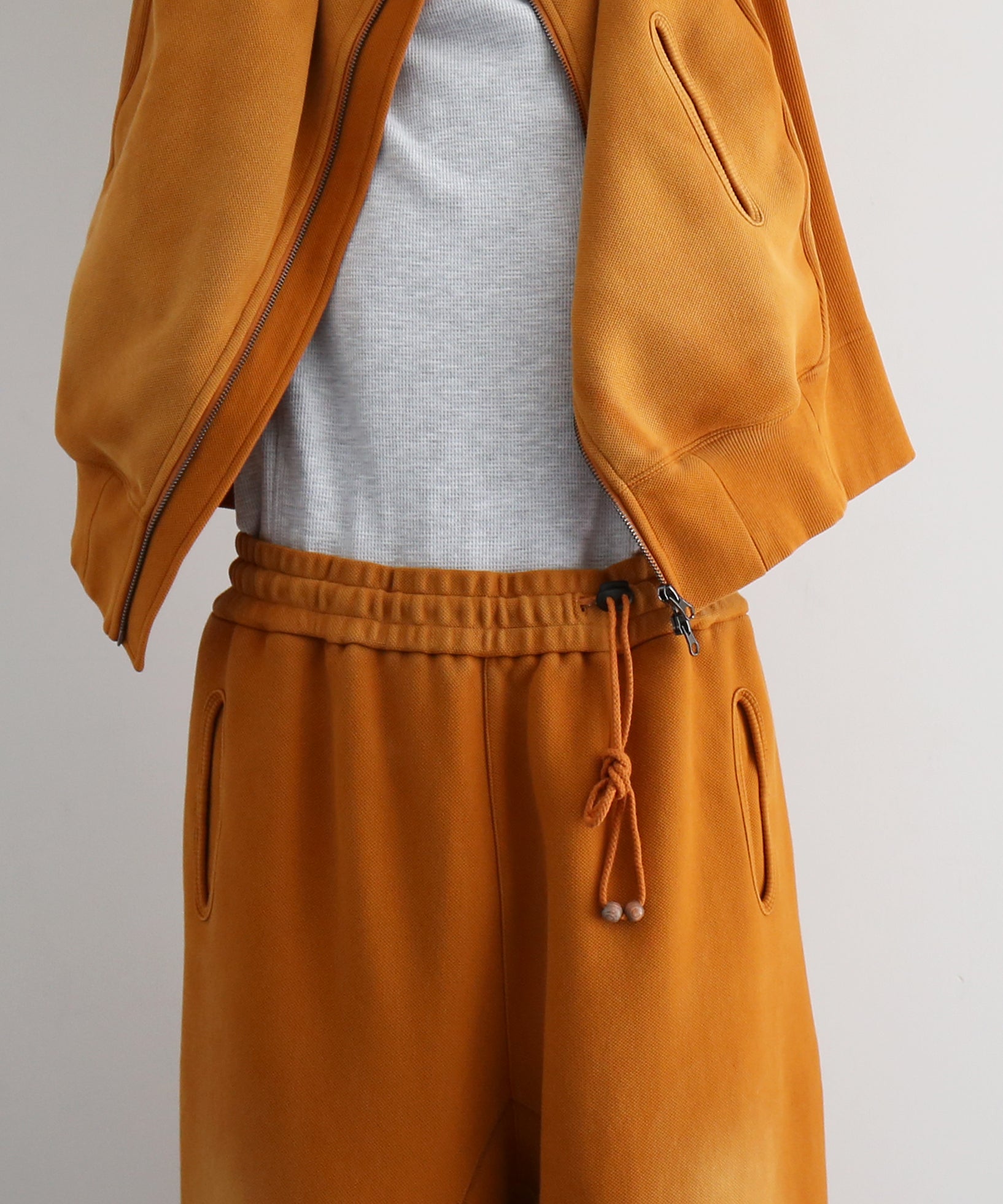 JIAN YE Guai sweat pants "ECRU"