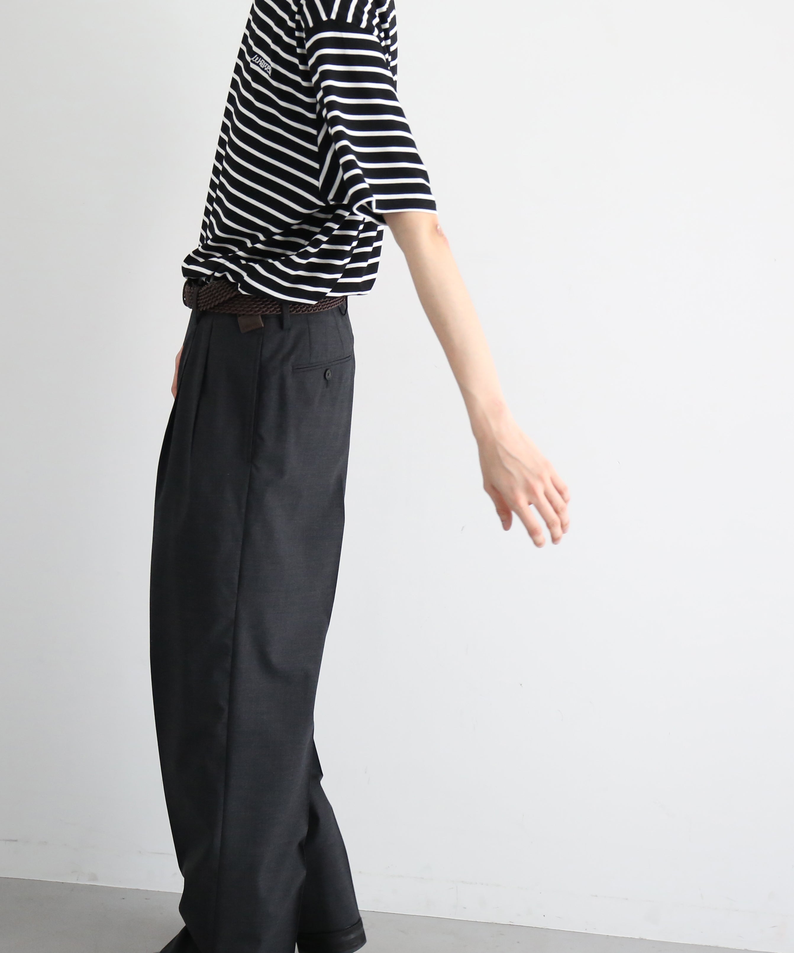 AURALEE Ultra fine tropical wool two-tuck slacks "TOP CHARCOAL"
