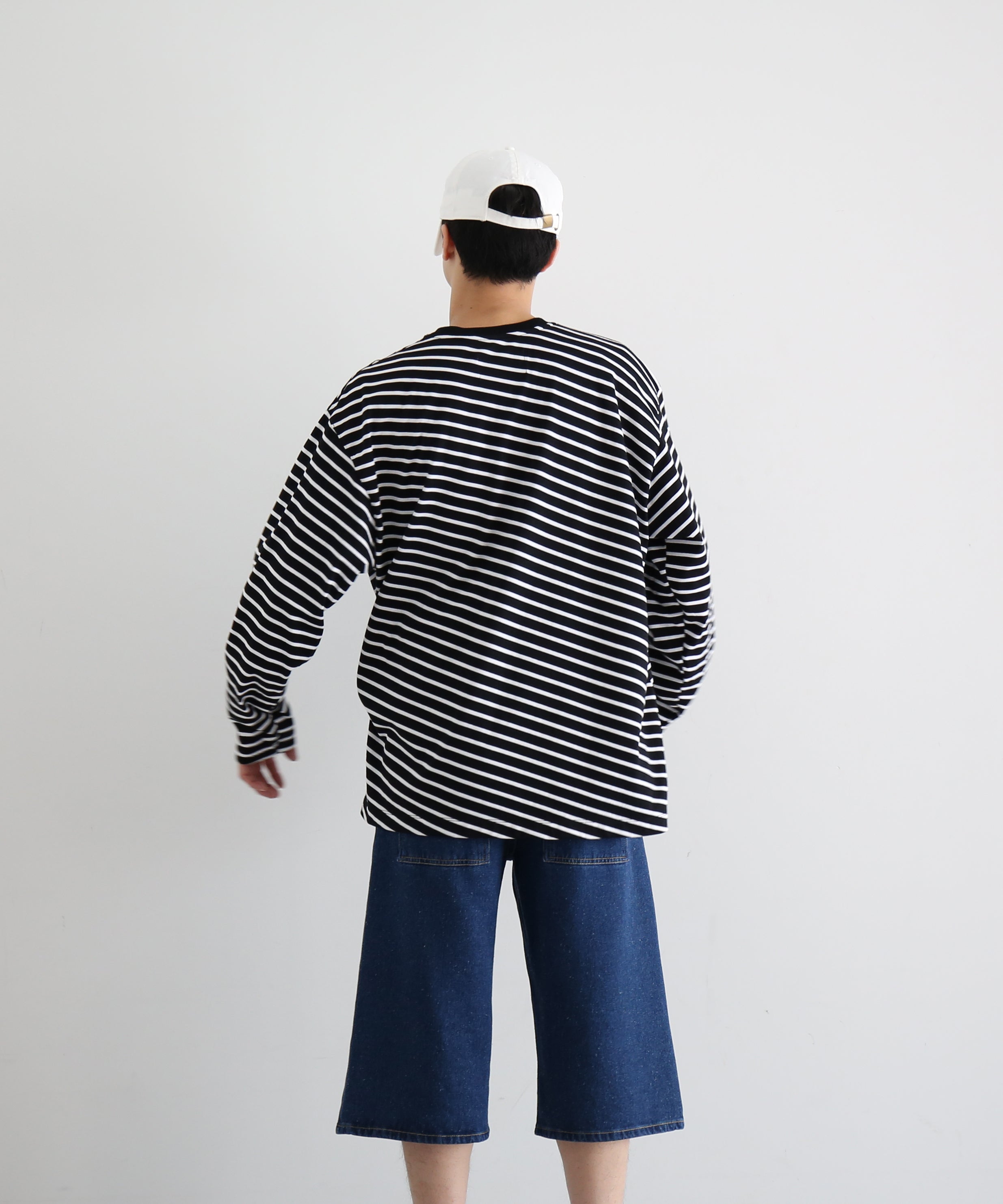 VOAAOV Border l/s tee "BLACK / WHITE"