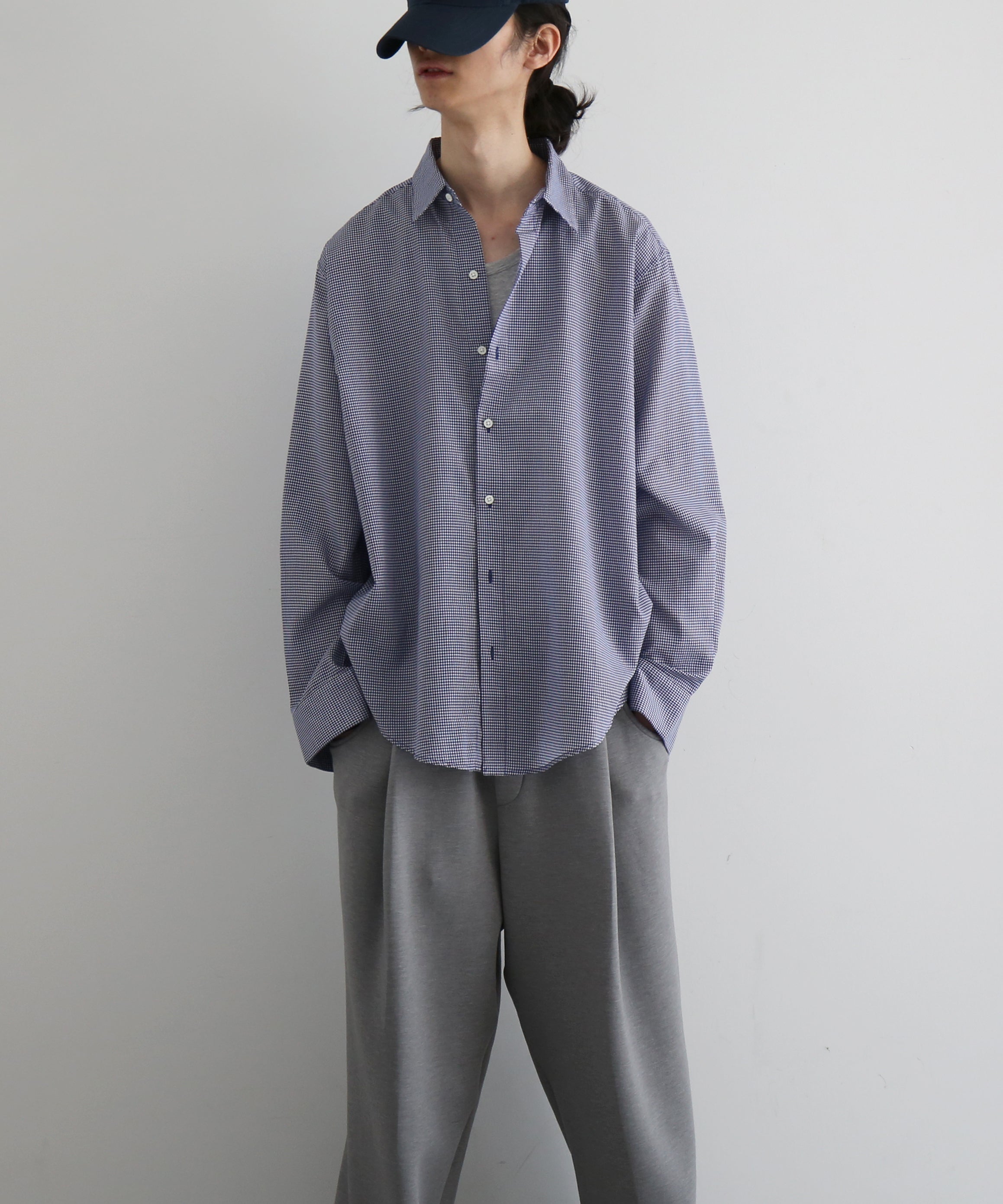 ISSUETHINGS 26a/120-c2-00 "WHITE & NAVY BLUE"