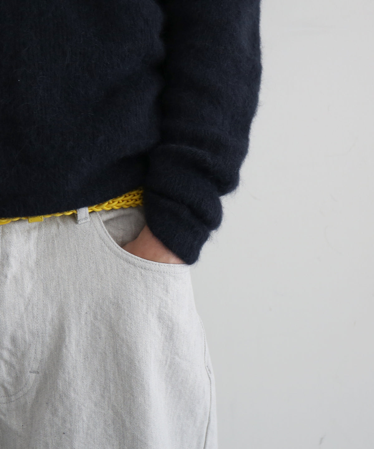 AURALEE Baby suri alpaca sheer knit v-neck p/o “NAVY”
