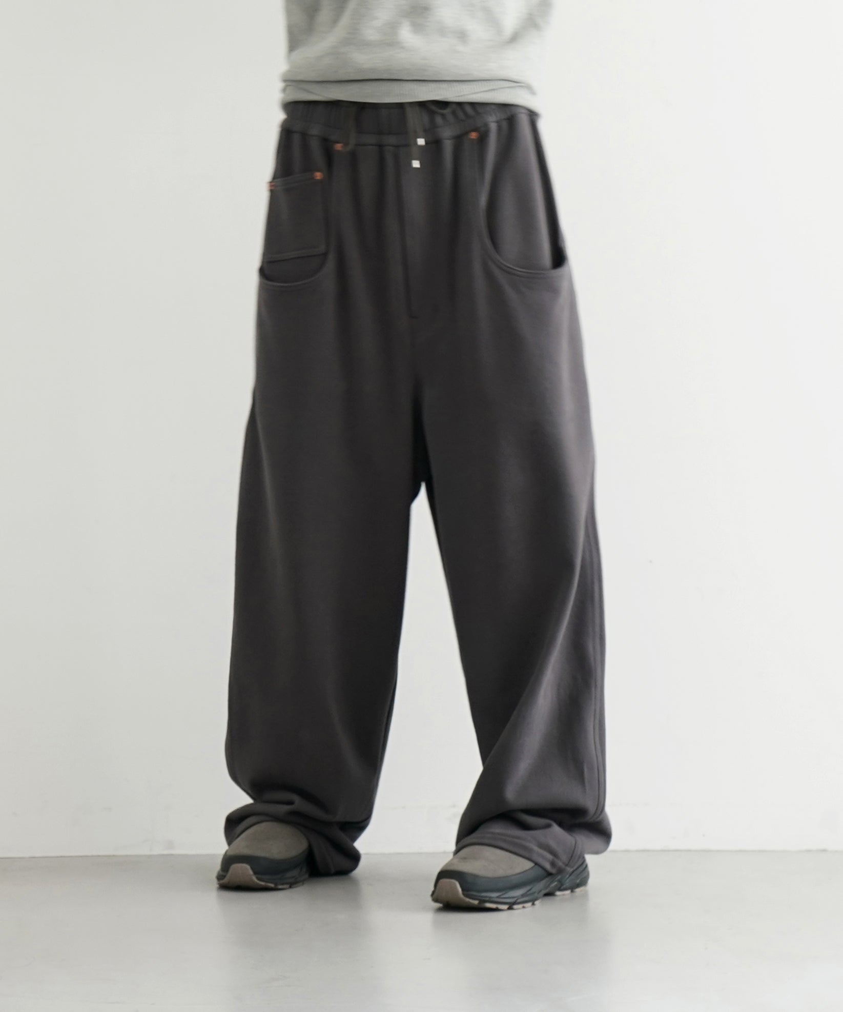 ABELIA EDOWARD GOUCHA Echo sweat pants "BLUE"