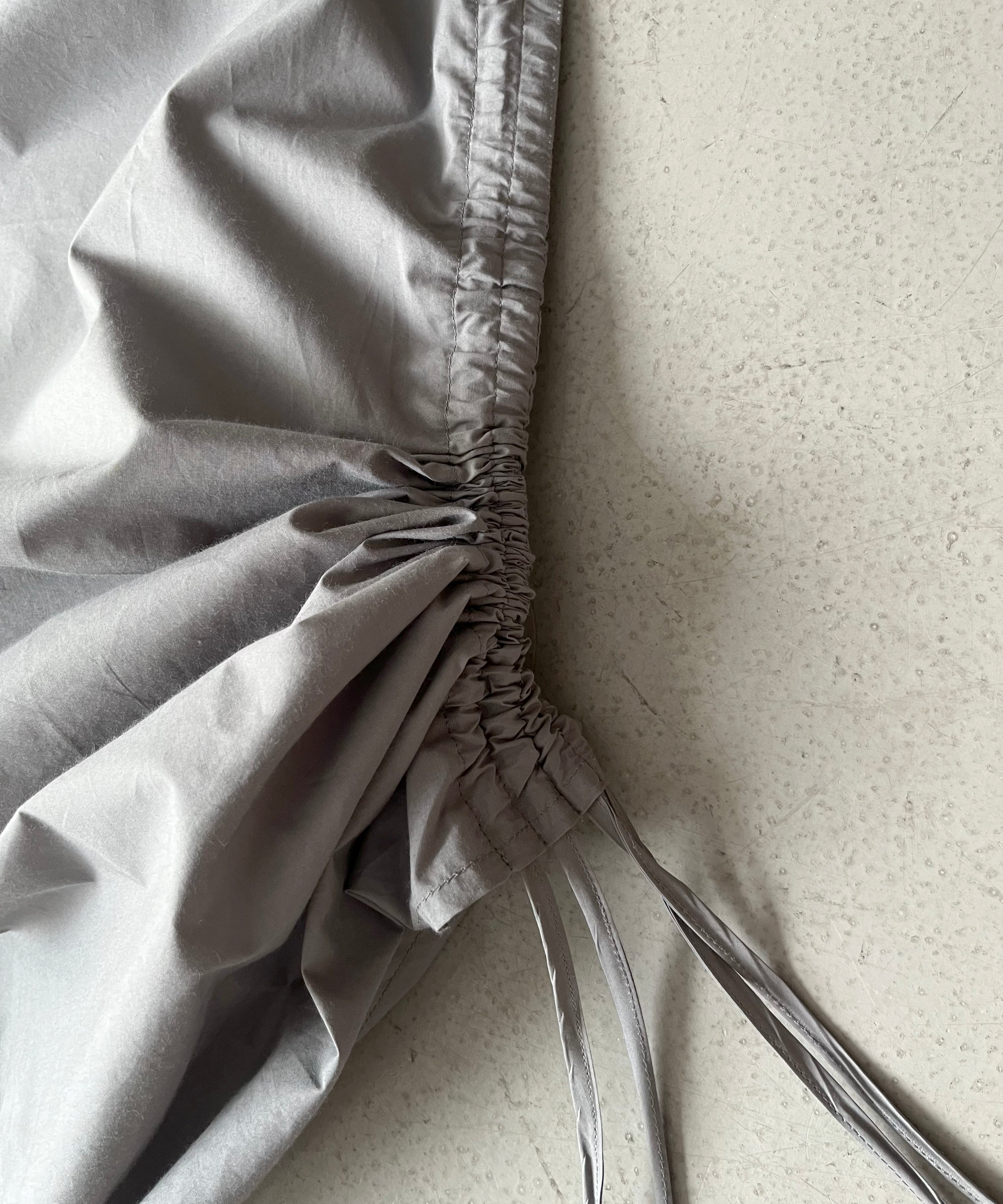 Baserange Pictorial strap skirt "ZITI GREY"