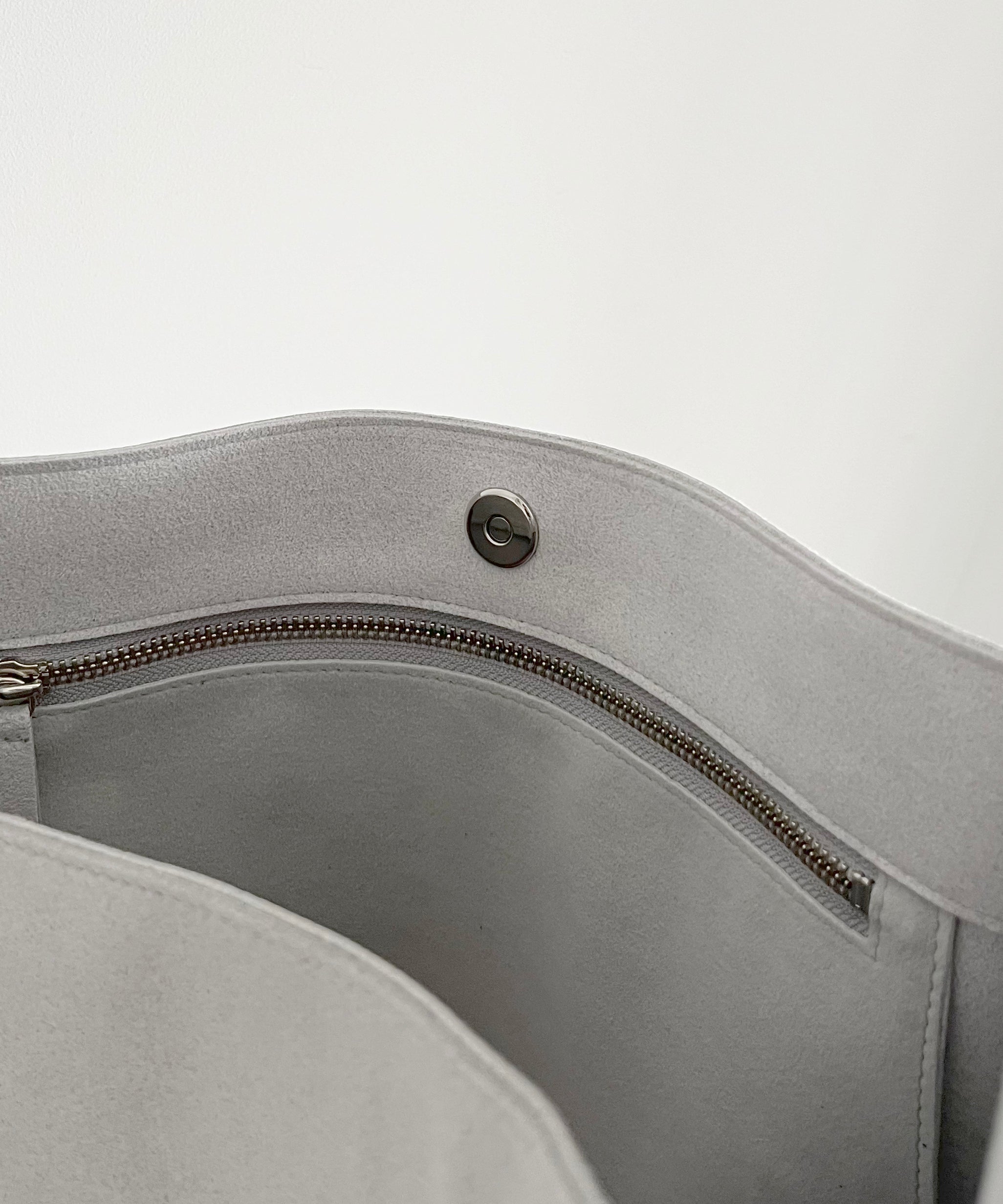 KAIKO Ultrasuede shoulder bag "SNOW"