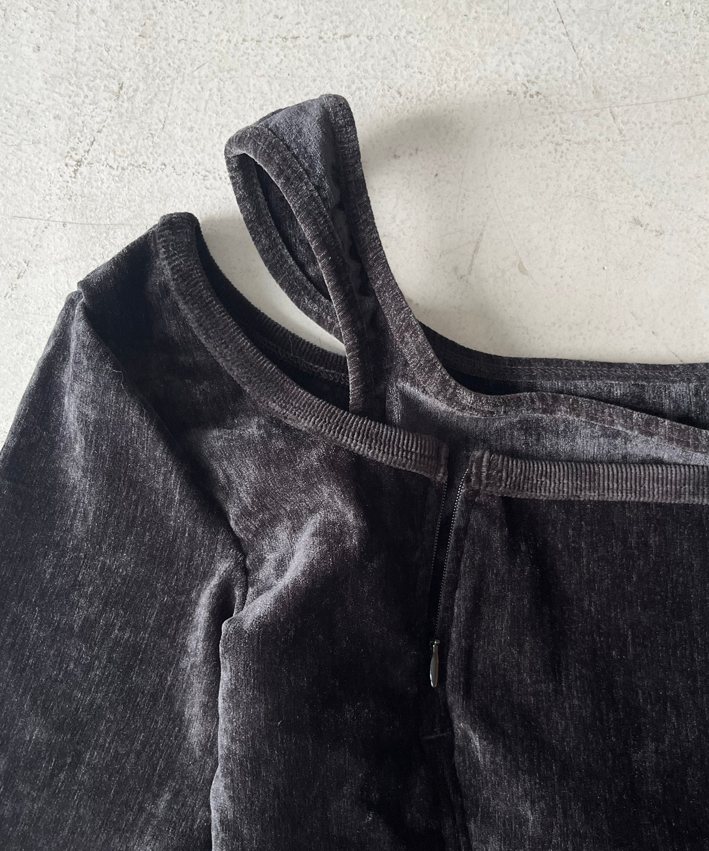 LOADINGROOM Velvet strap zipper top "BLACK"
