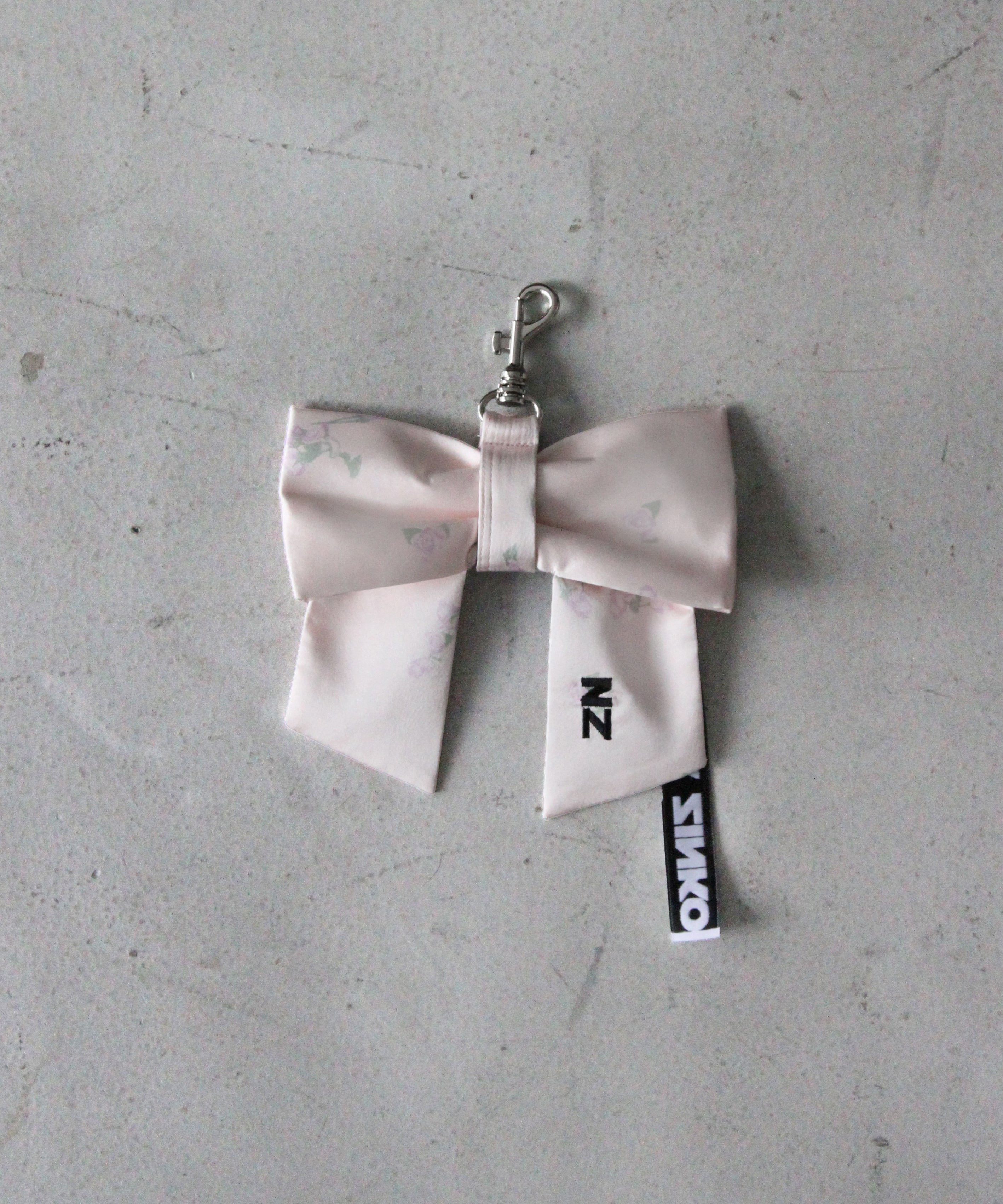 NATASHA ZINKO Bow bag charm "BLACK SATIN"