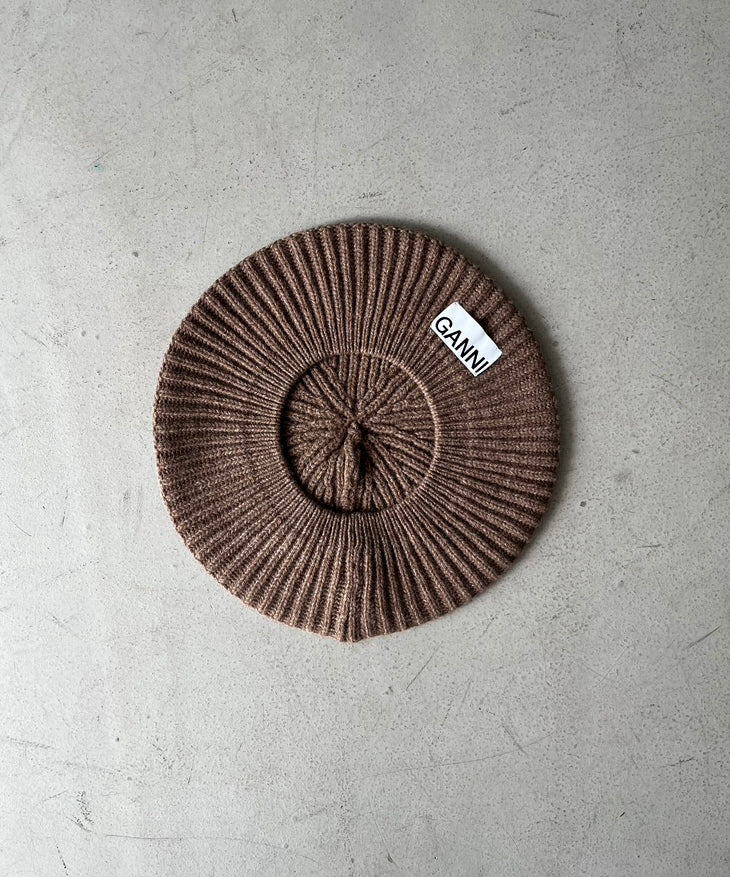GANNI Structured rib beret "TIGER'S EYE"