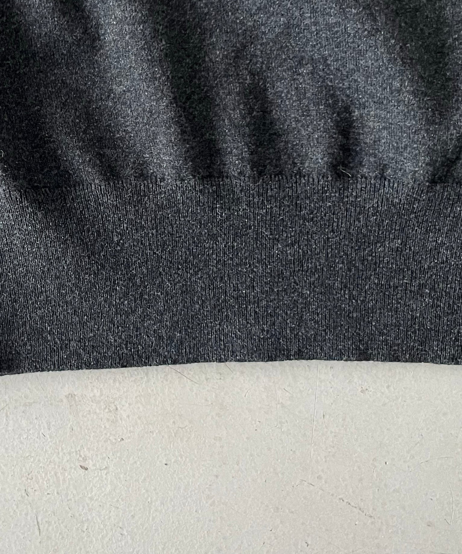 AURALEE High twist wool knit v-neck p/o "CHARCOAL"