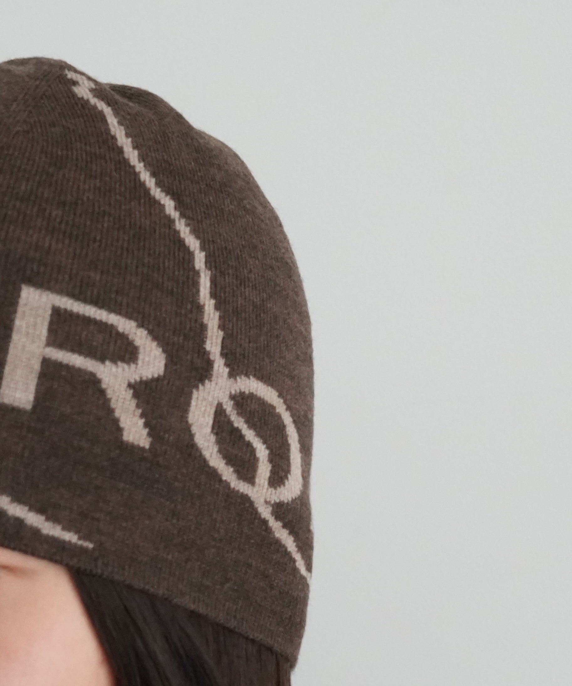 ROA Beanie logo "IVORY"
