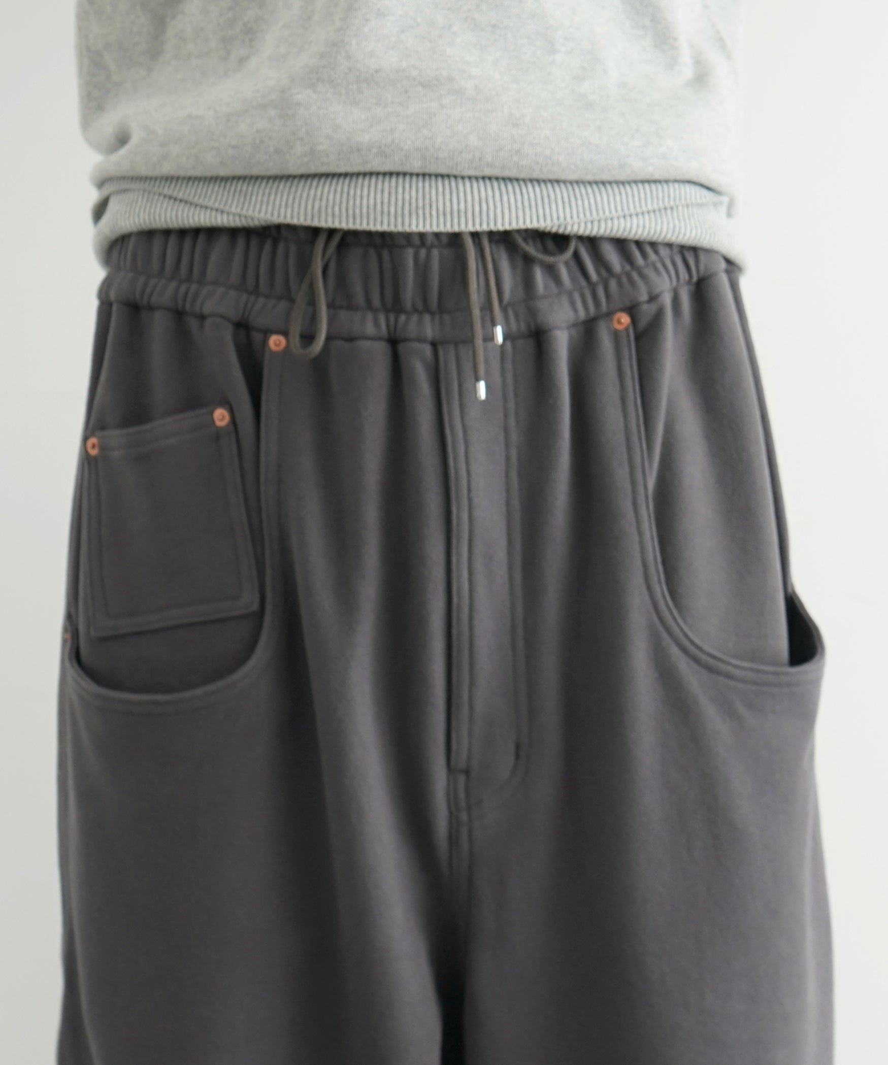 ABELIA EDOWARD GOUCHA Echo sweat pants "CHARCOAL"