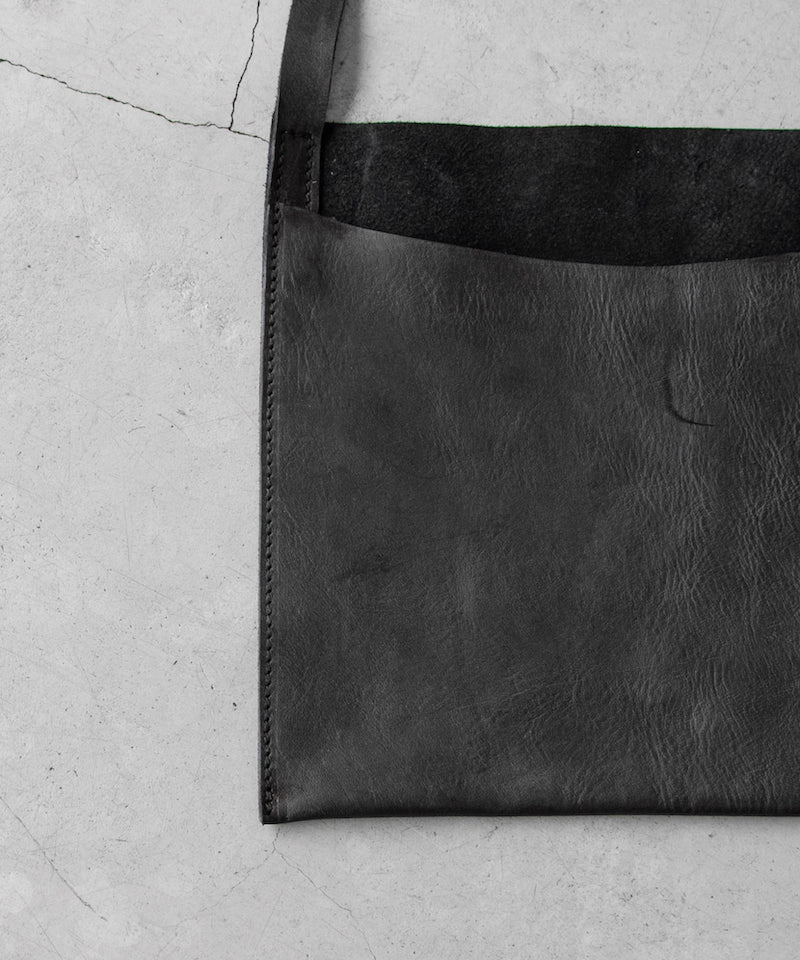 GUIDI Large passport bag "BLACK"