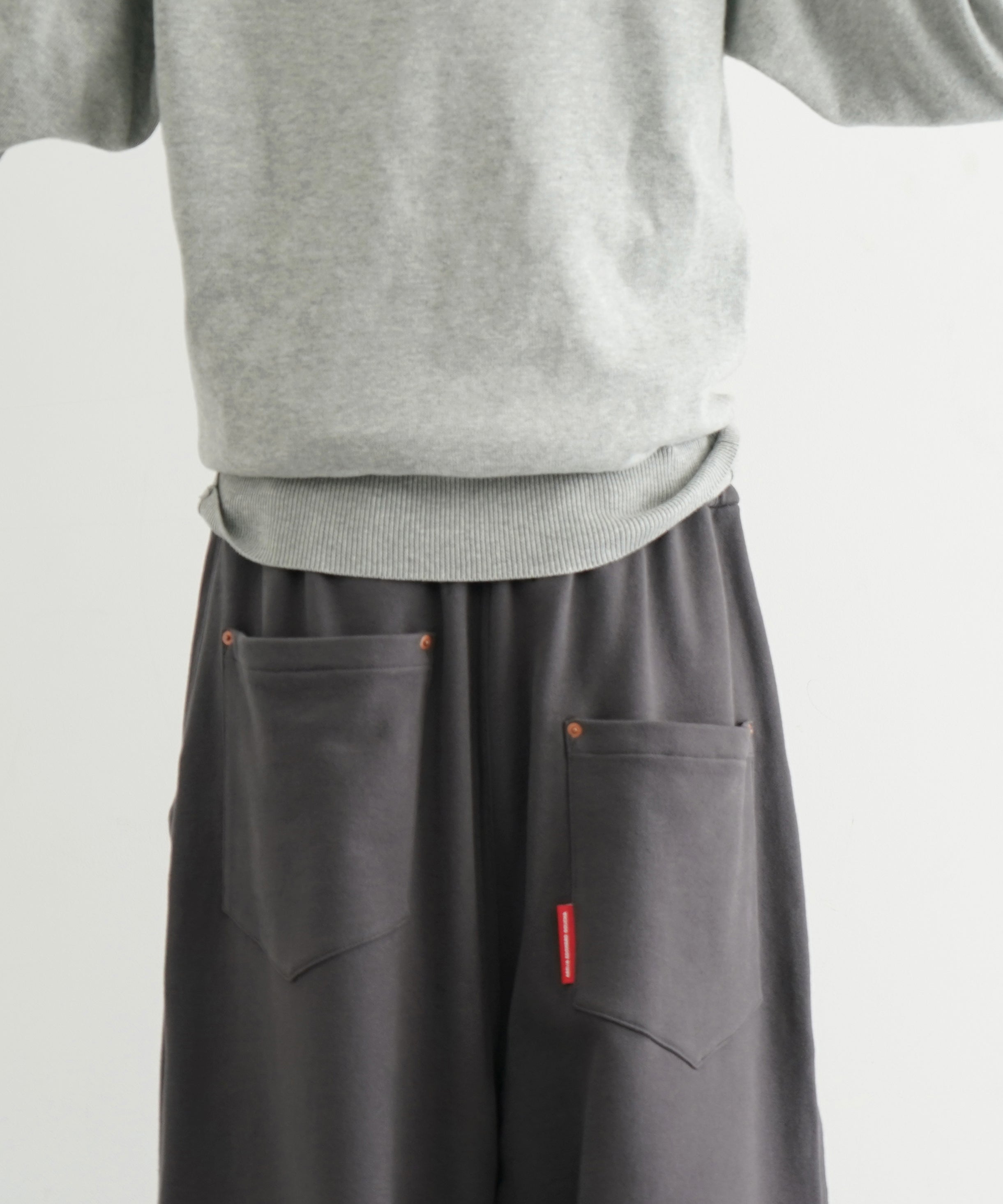 ABELIA EDOWARD GOUCHA Echo sweat pants "CHARCOAL"